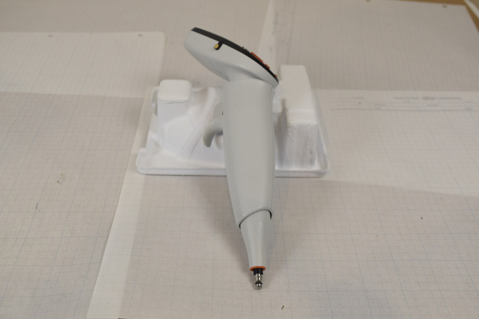 Thermo E1-ClipTip 10-300uL Electronic Pipette 4670030 - Missing Ejector Sleeve