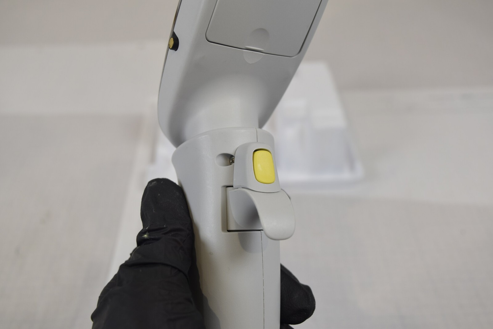Thermo E1-ClipTip 2-125uL Electronic Pipette 4670020 - Missing Ejector Sleeve