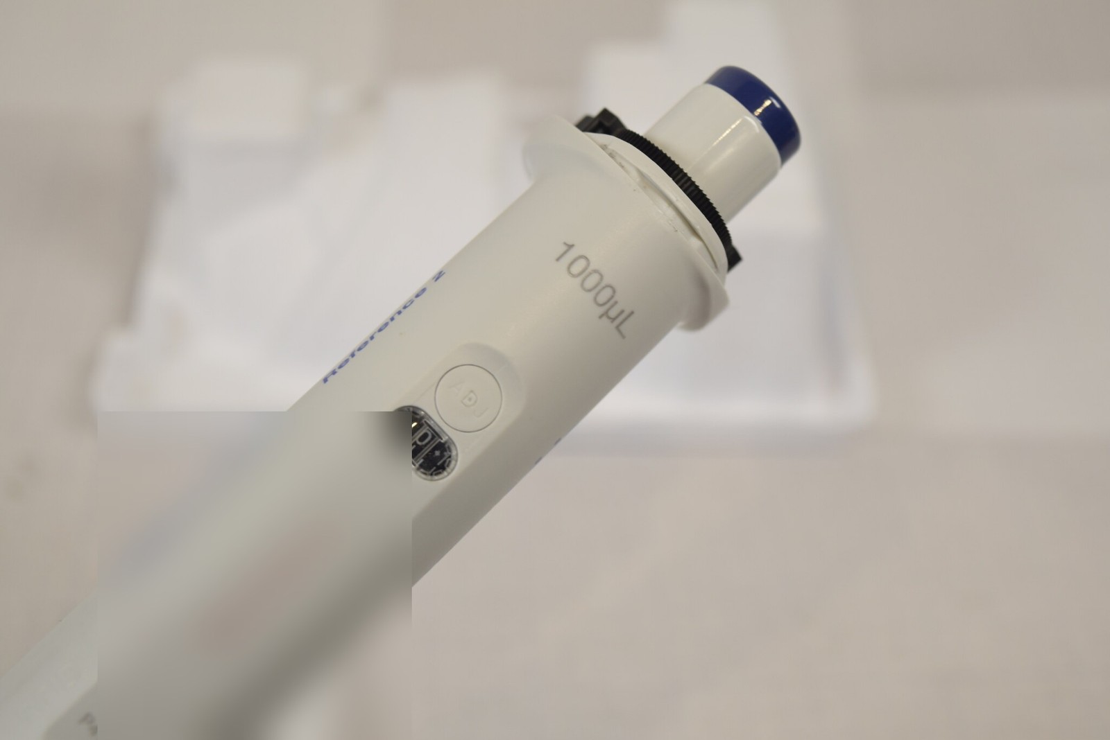 Eppendorf Reference 2 1000uL Pipette - Missing Top Cover, Out of Sync, For Parts