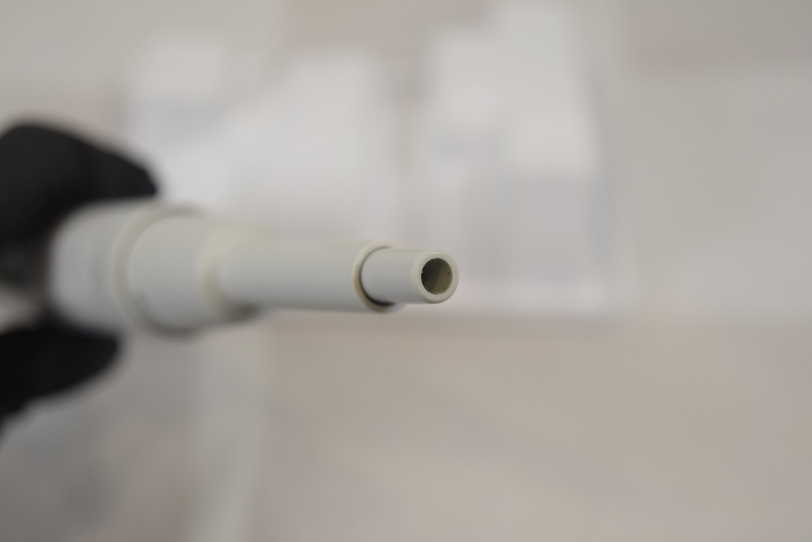 Eppendorf Reference 2 1000uL Pipette - Missing Top Cover, Out of Sync, For Parts