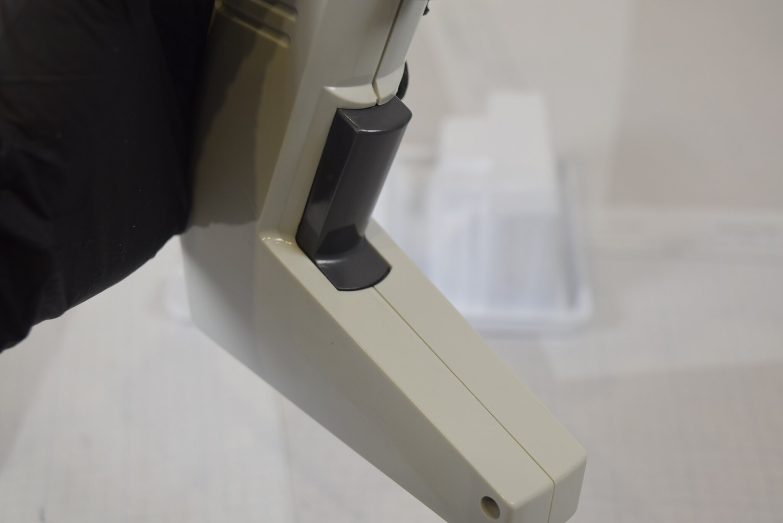 Matrix 16-Channel 0.5-12.5uL Electronic Pipette - Bench Tested, No Charger