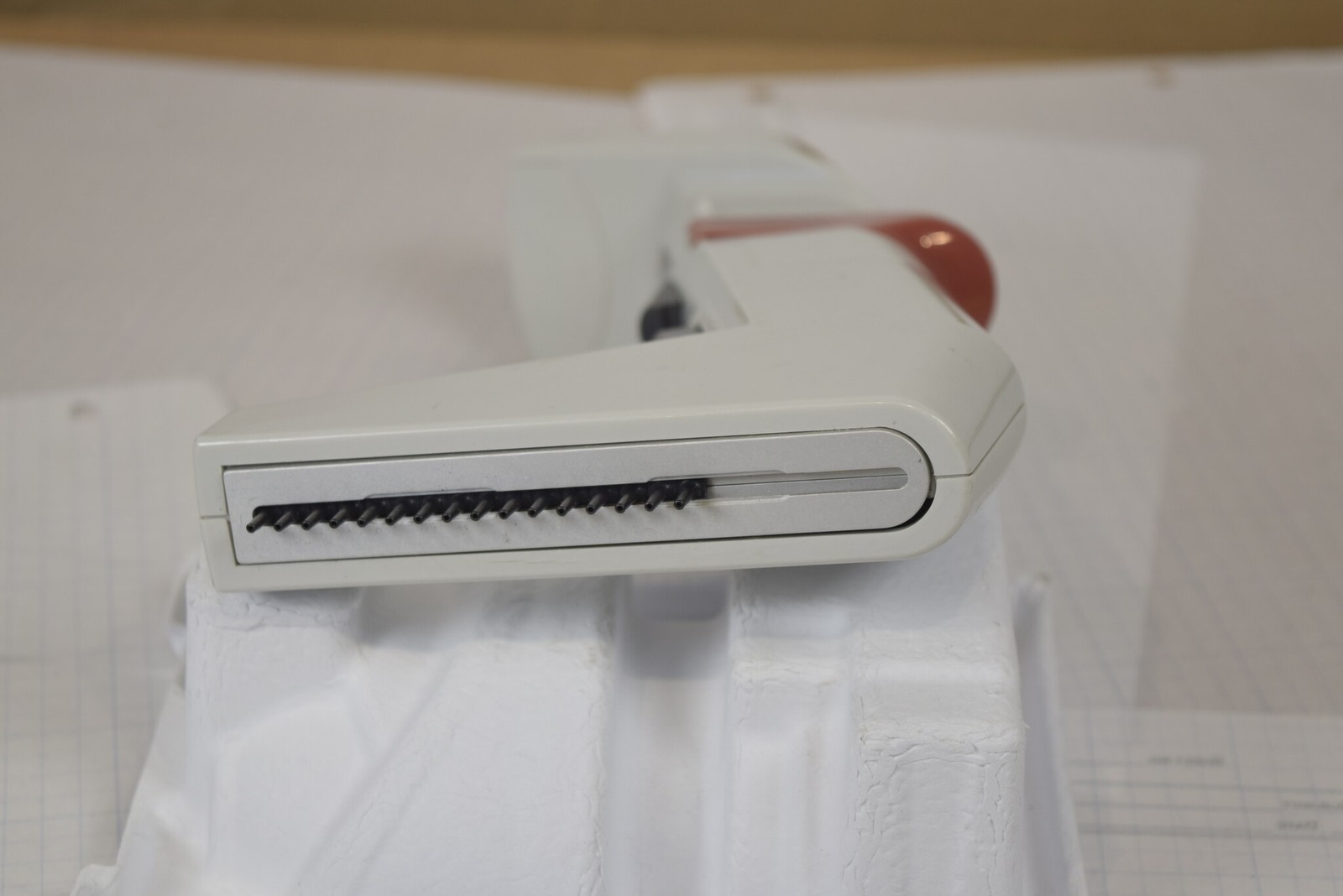 Matrix 16-Channel 0.5-12.5uL Electronic Pipette - Bench Tested, No Charger