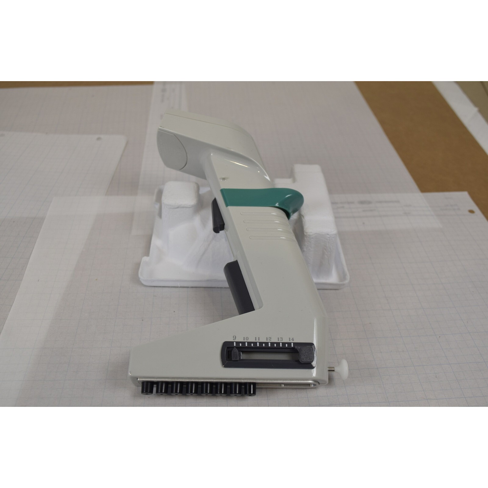 Matrix Impact2 8-Channel Adjustable Spacing 1250uL Electronic Pipette + Charger