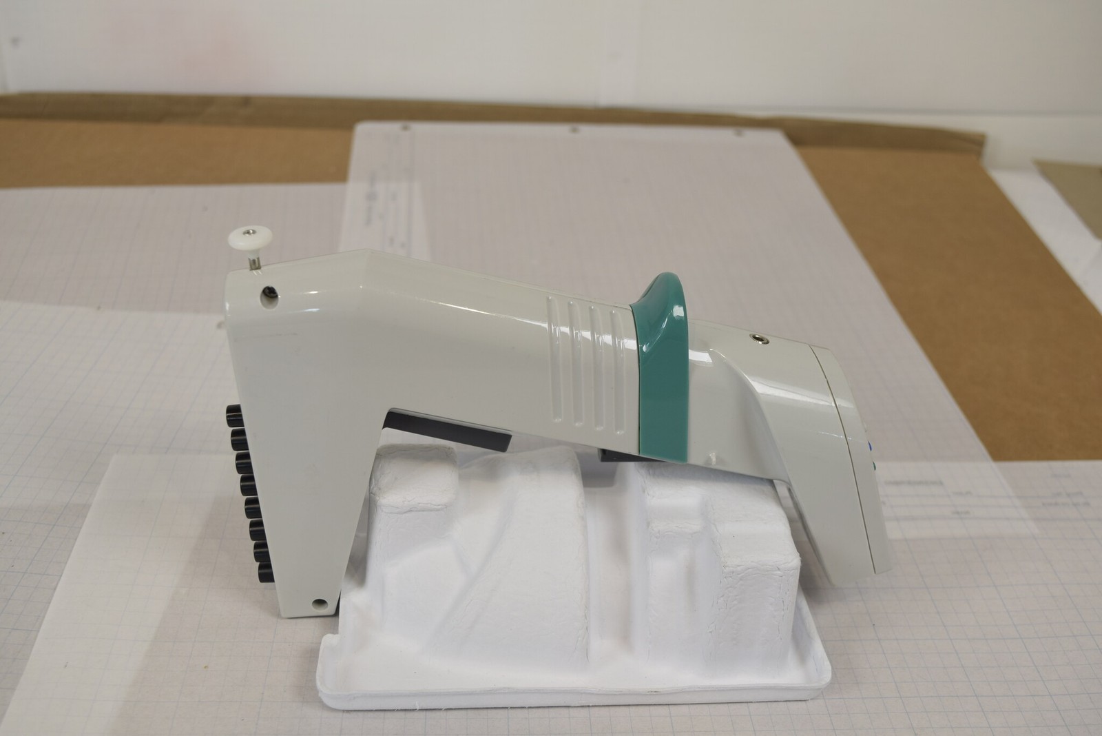 Matrix Impact2 8-Channel Adjustable Spacing 1250uL Electronic Pipette + Charger
