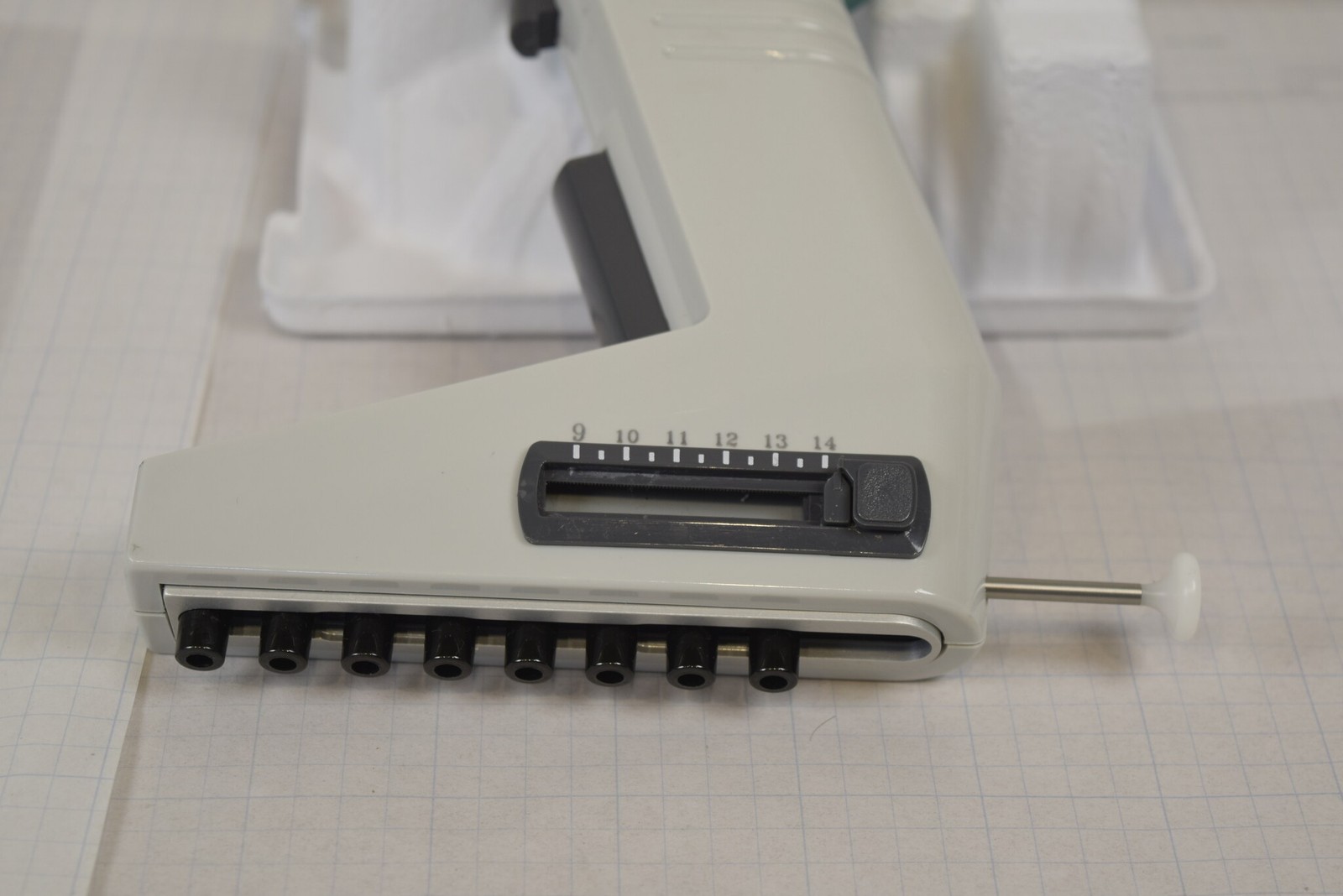 Thermo Matrix 8-Channel 1250uL Adjustable Spacing Pipette - Grinds, For Parts