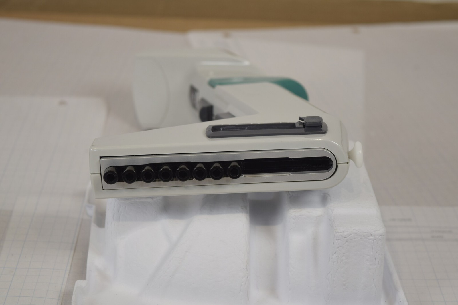 Thermo Matrix 8-Channel 1250uL Adjustable Spacing Pipette - Grinds, For Parts