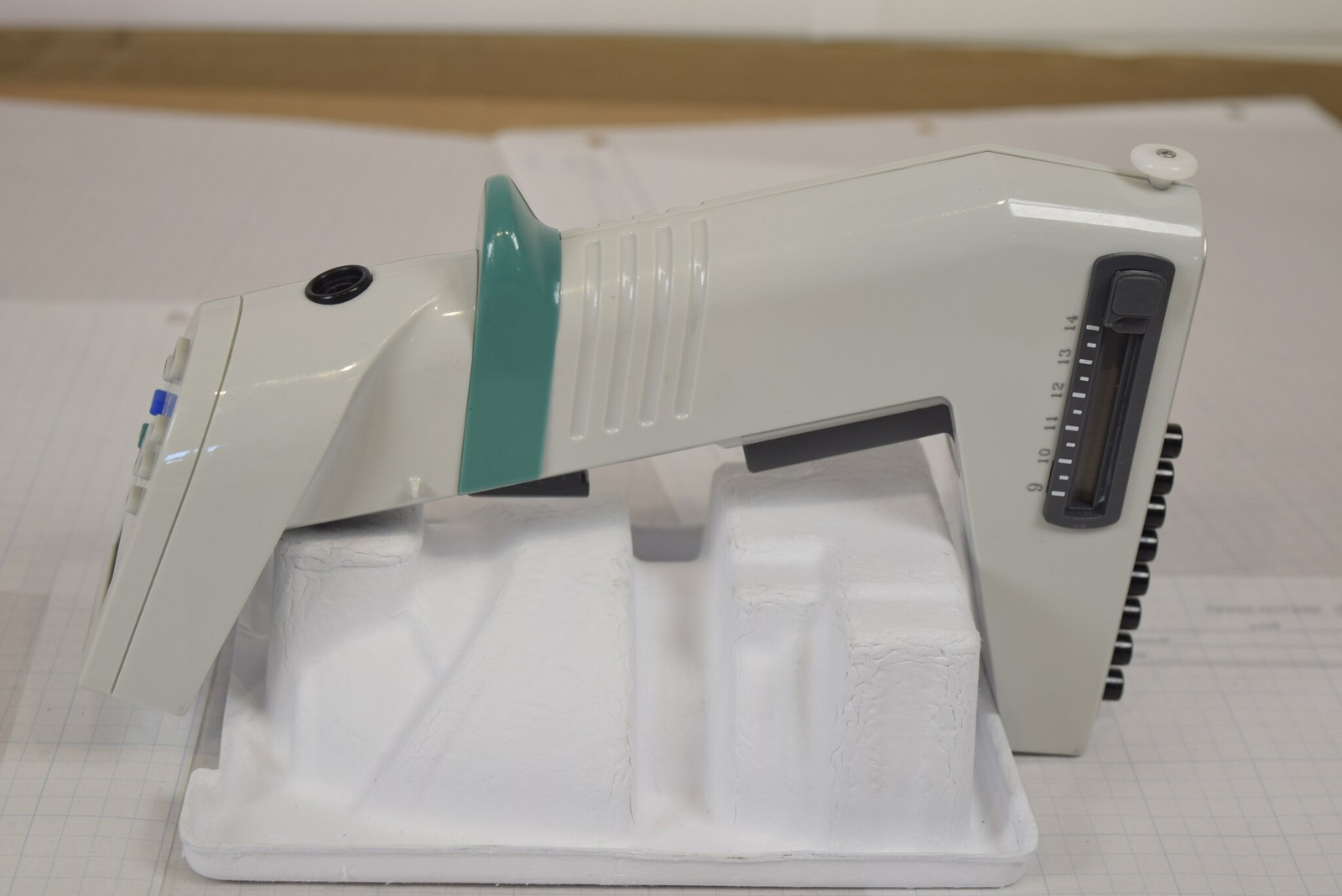 Thermo Matrix 8-Channel 1250uL Adjustable Spacing Pipette - Grinds, For Parts
