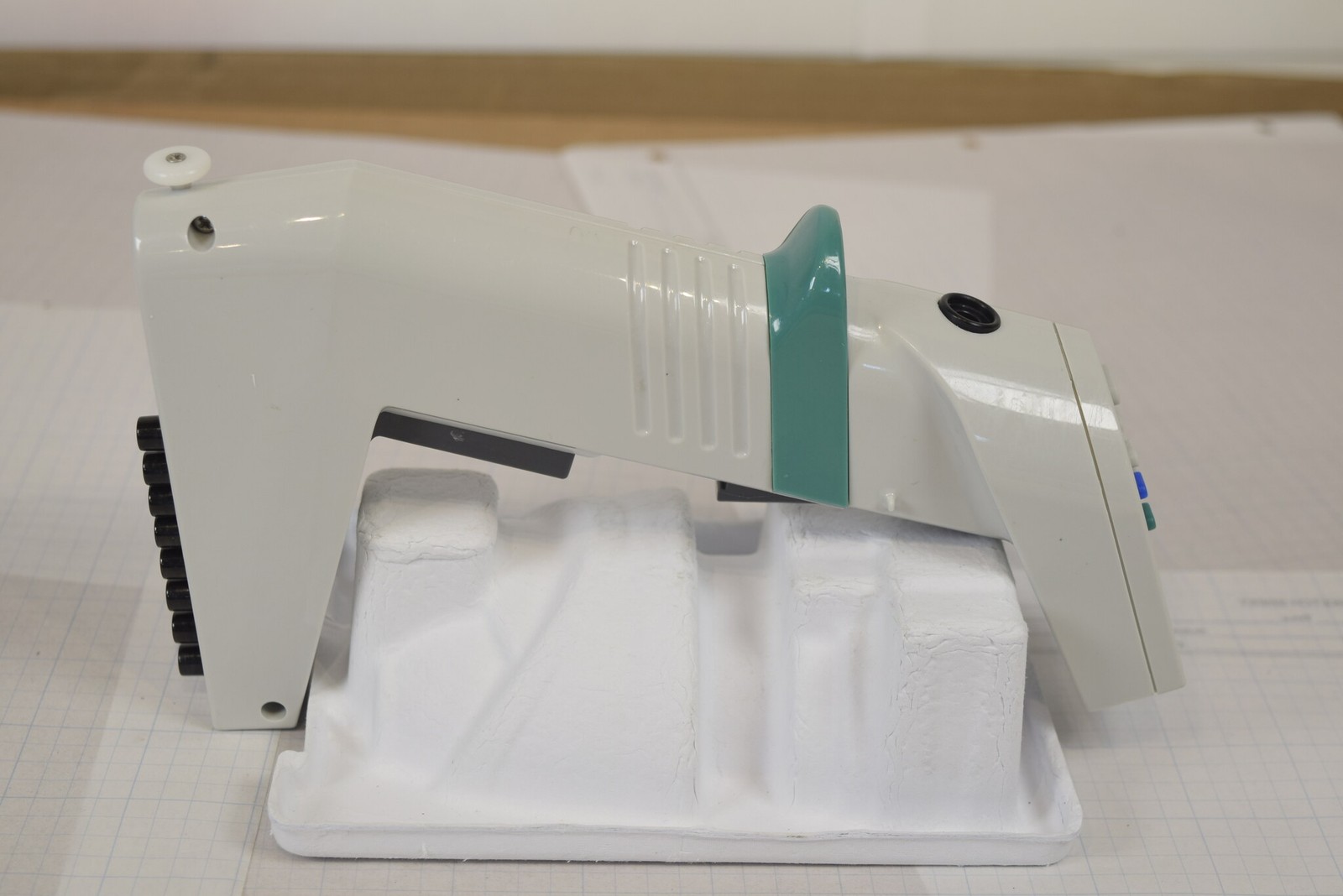 Thermo Matrix 8-Channel 1250uL Adjustable Spacing Pipette - Grinds, For Parts