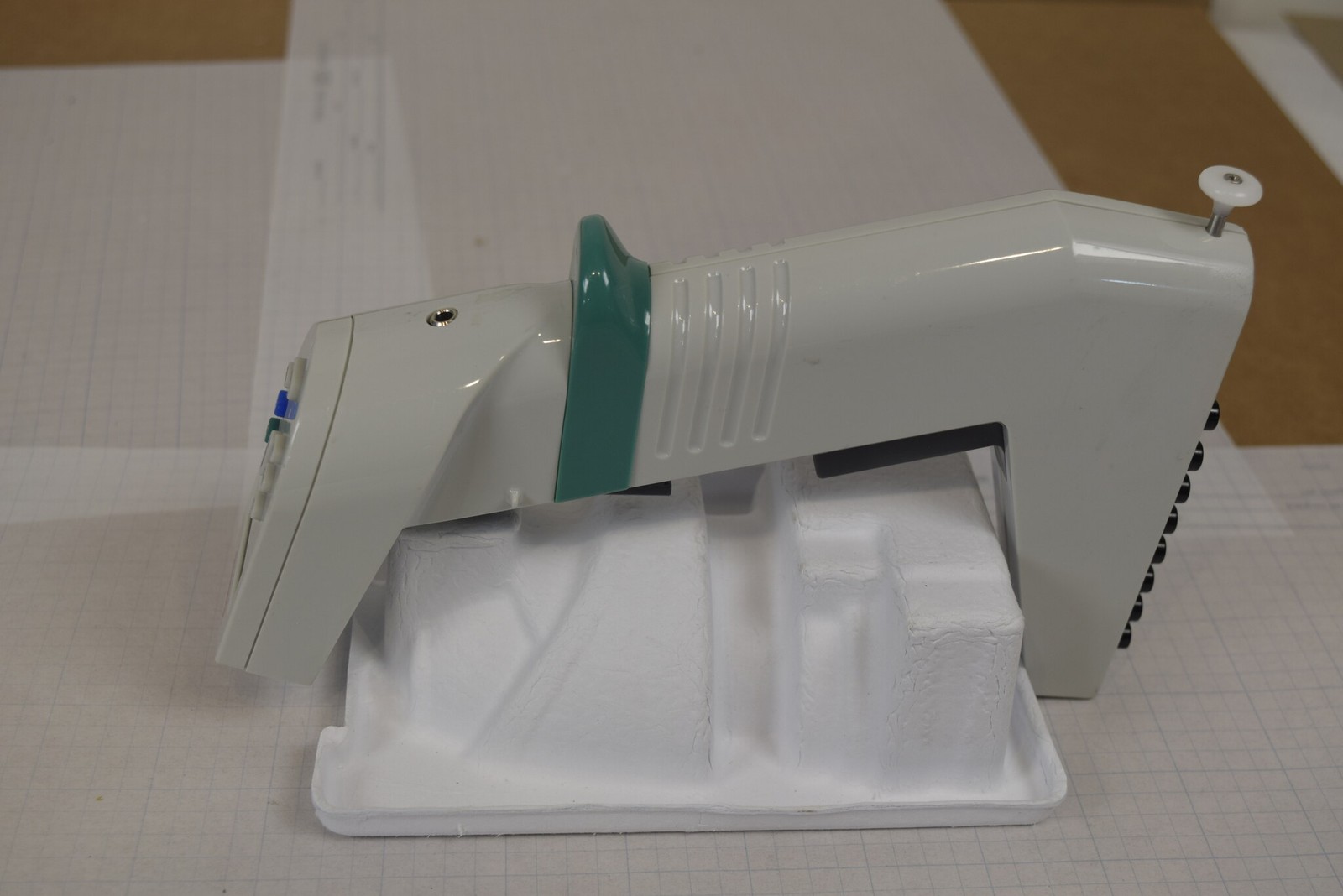 Thermo Matrix 8-Channel Adjustable Spacing 1250uL Electronic Pipette + Charger
