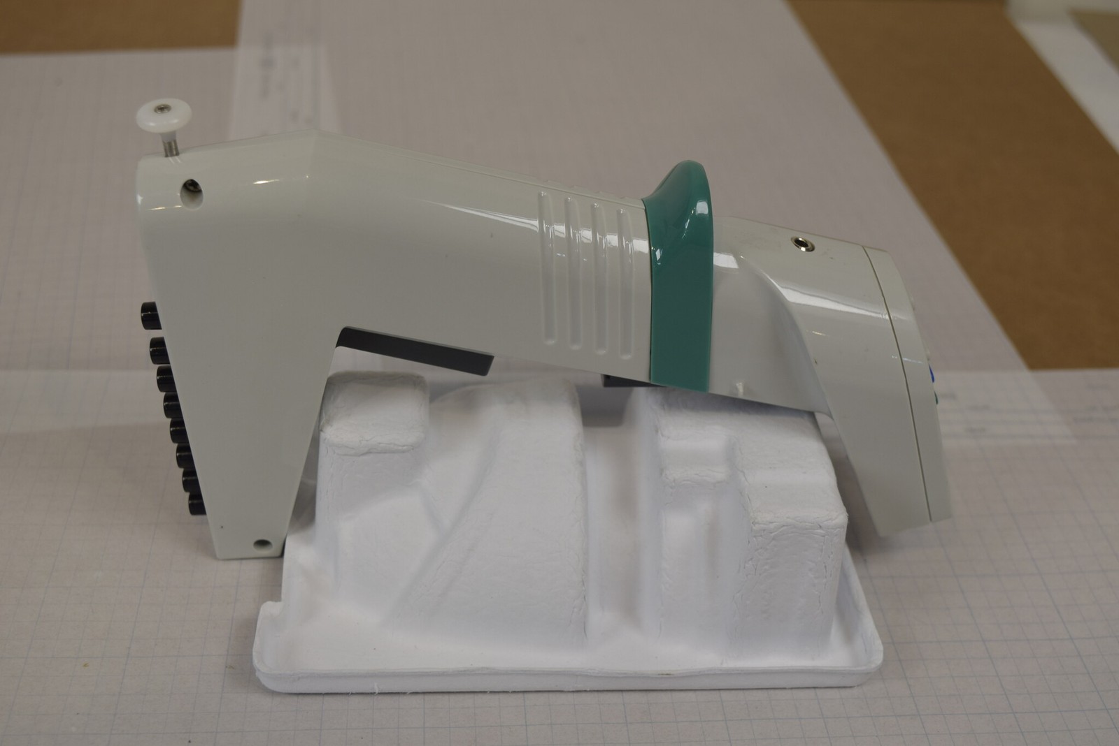 Thermo Matrix 8-Channel Adjustable Spacing 1250uL Electronic Pipette + Charger