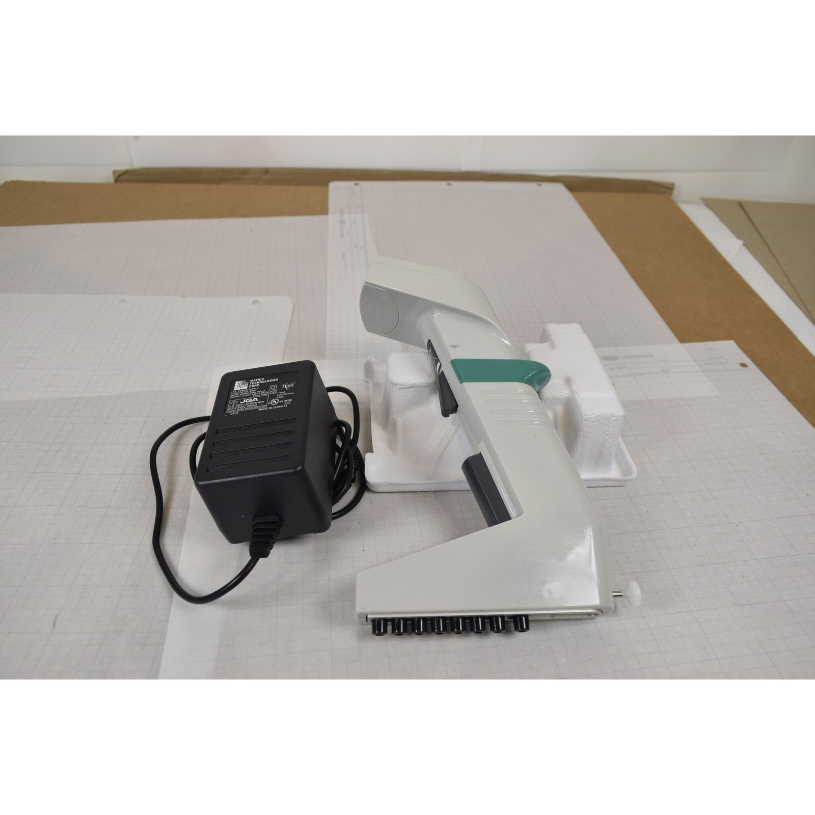 Thermo Matrix 8-Channel Adjustable Spacing 1250uL Electronic Pipette + Charger
