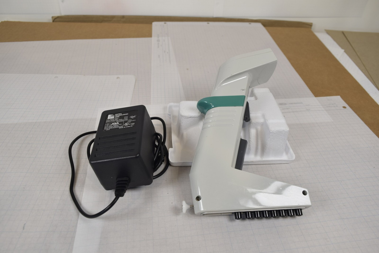 Thermo Matrix 8-Channel Adjustable Spacing 1250uL Electronic Pipette + Charger