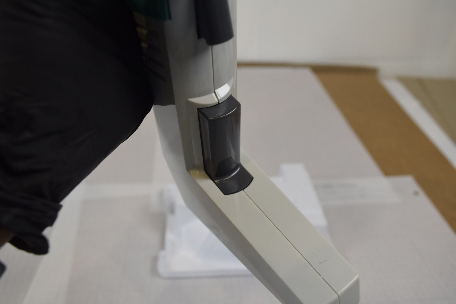 Thermo Matrix 8-Channel Adjustable Spacing 1250uL Electronic Pipette + Charger