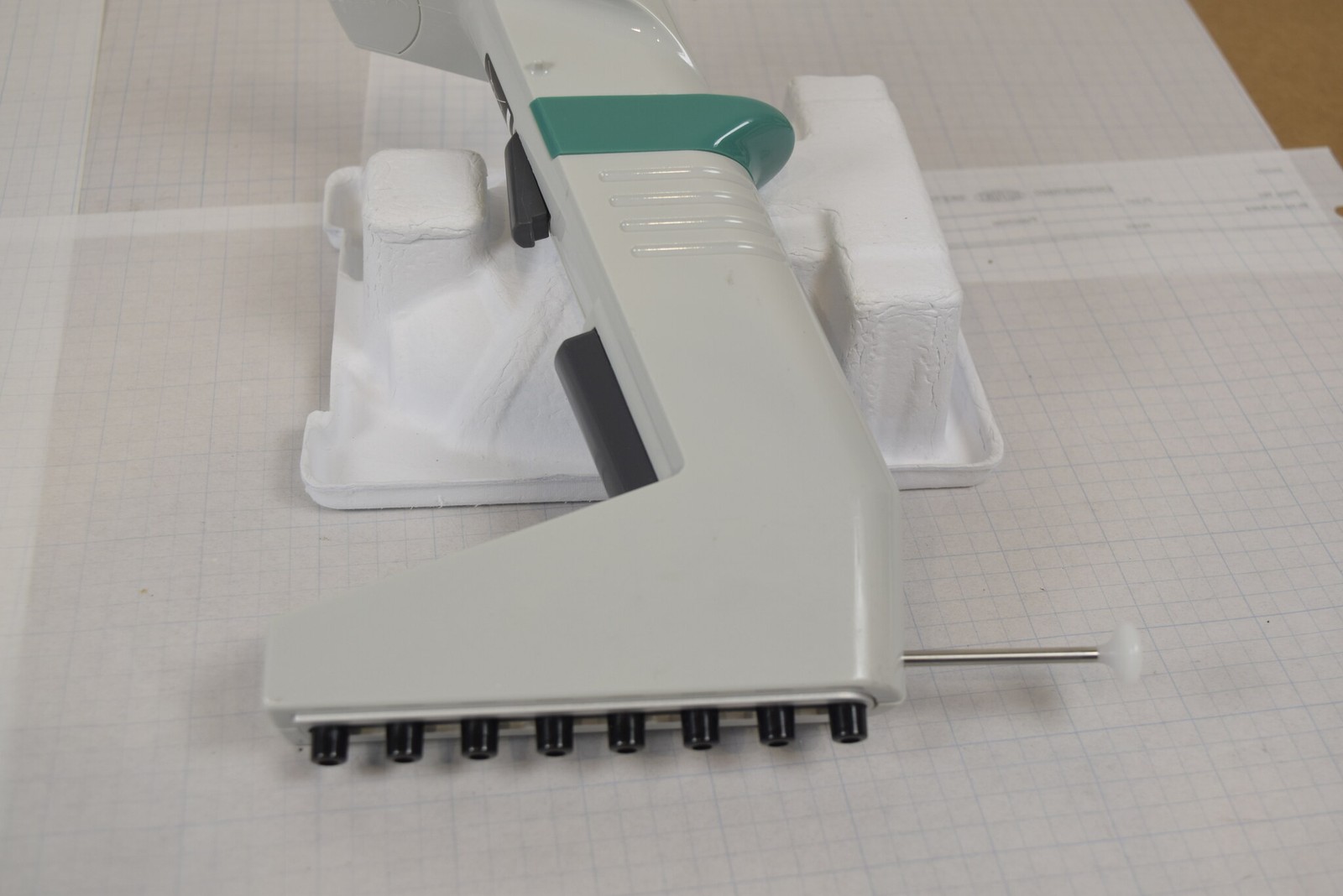 Thermo Matrix 8-Channel Adjustable Spacing 1250uL Electronic Pipette + Charger