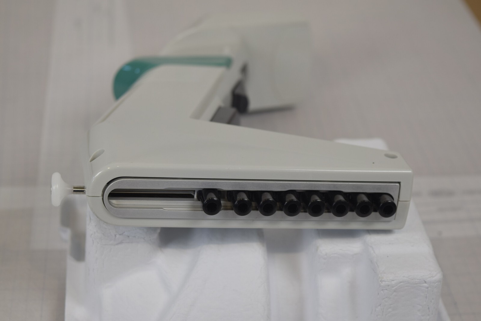 Thermo Matrix 8-Channel Adjustable Spacing 1250uL Electronic Pipette + Charger