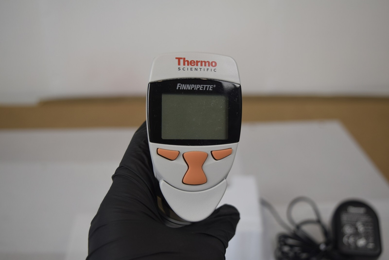 Thermo Finnpipette 30-300uL Single Channel Electronic Pipette + Charger
