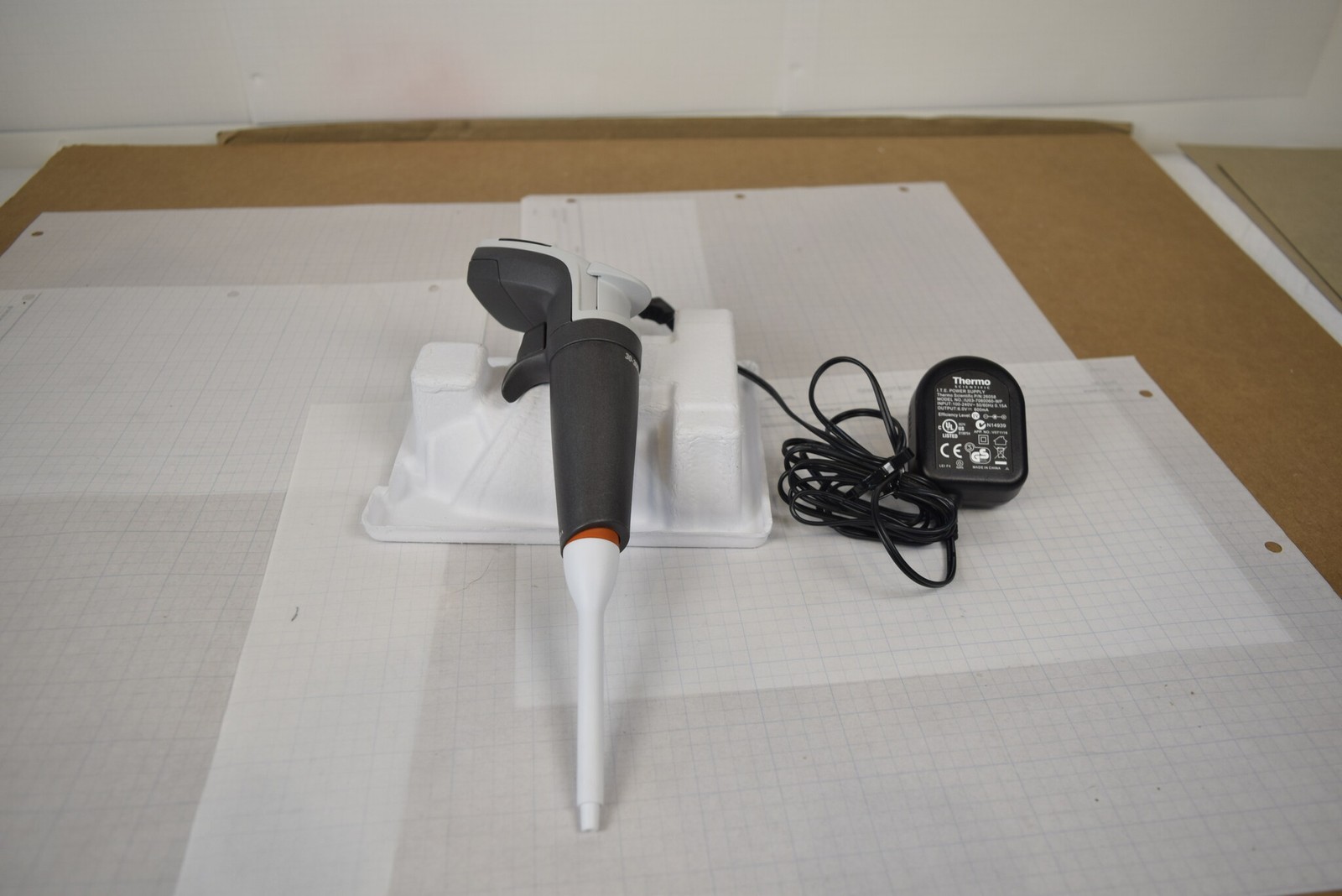 Thermo Finnpipette 30-300uL Single Channel Electronic Pipette + Charger