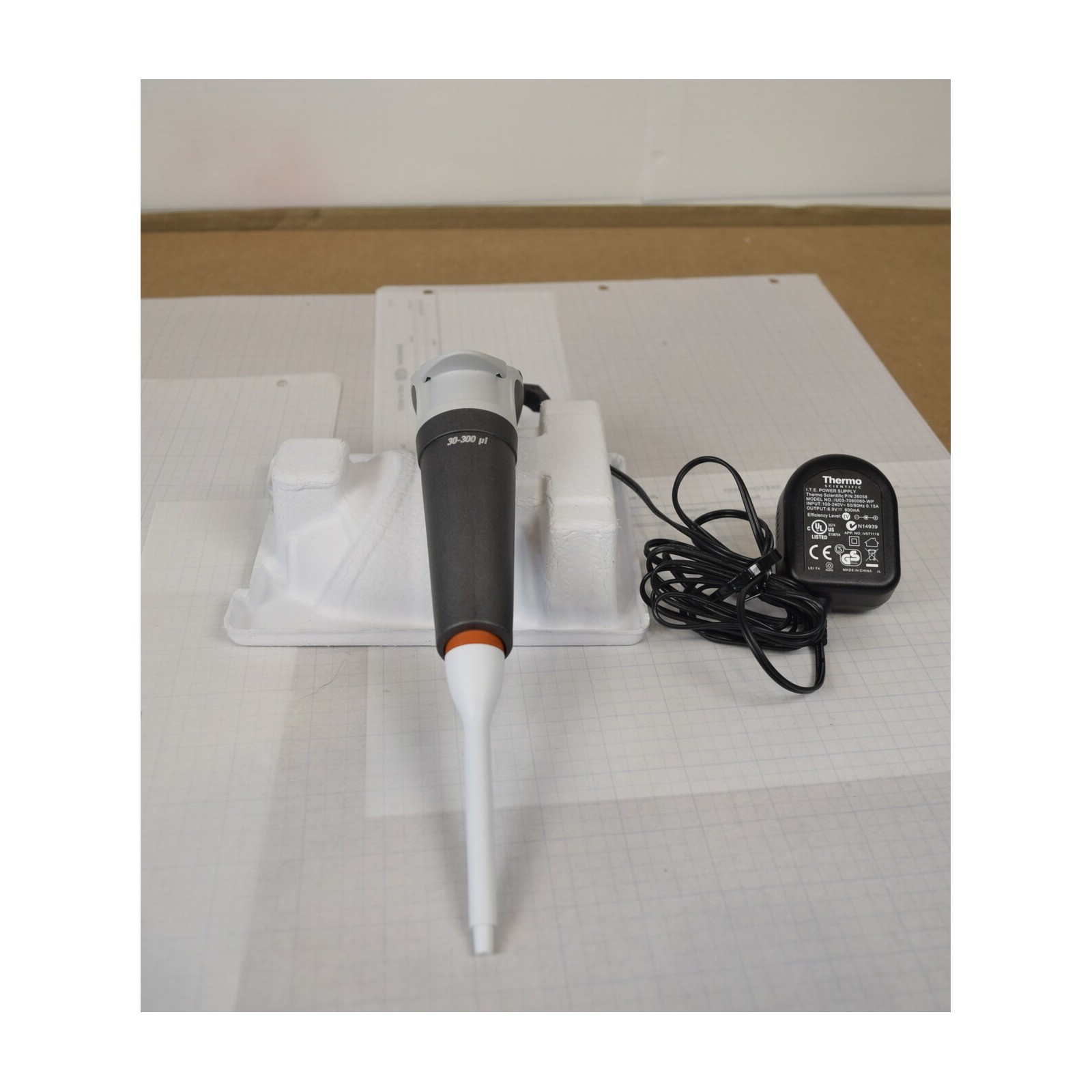 Thermo Finnpipette 30-300uL Single Channel Electronic Pipette + Charger