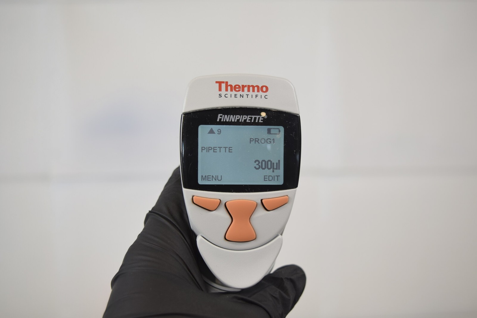 Thermo Finnpipette 30-300uL Single Channel Electronic Pipette + Charger