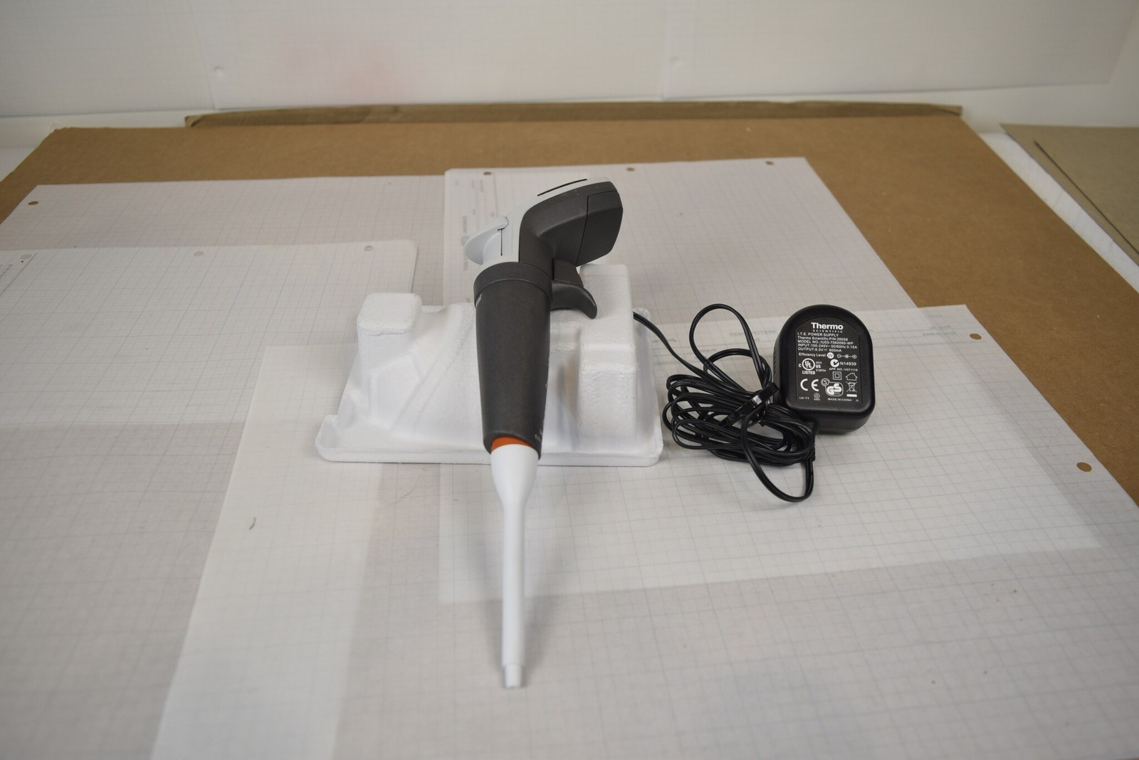 Thermo Finnpipette 30-300uL Single Channel Electronic Pipette + Charger
