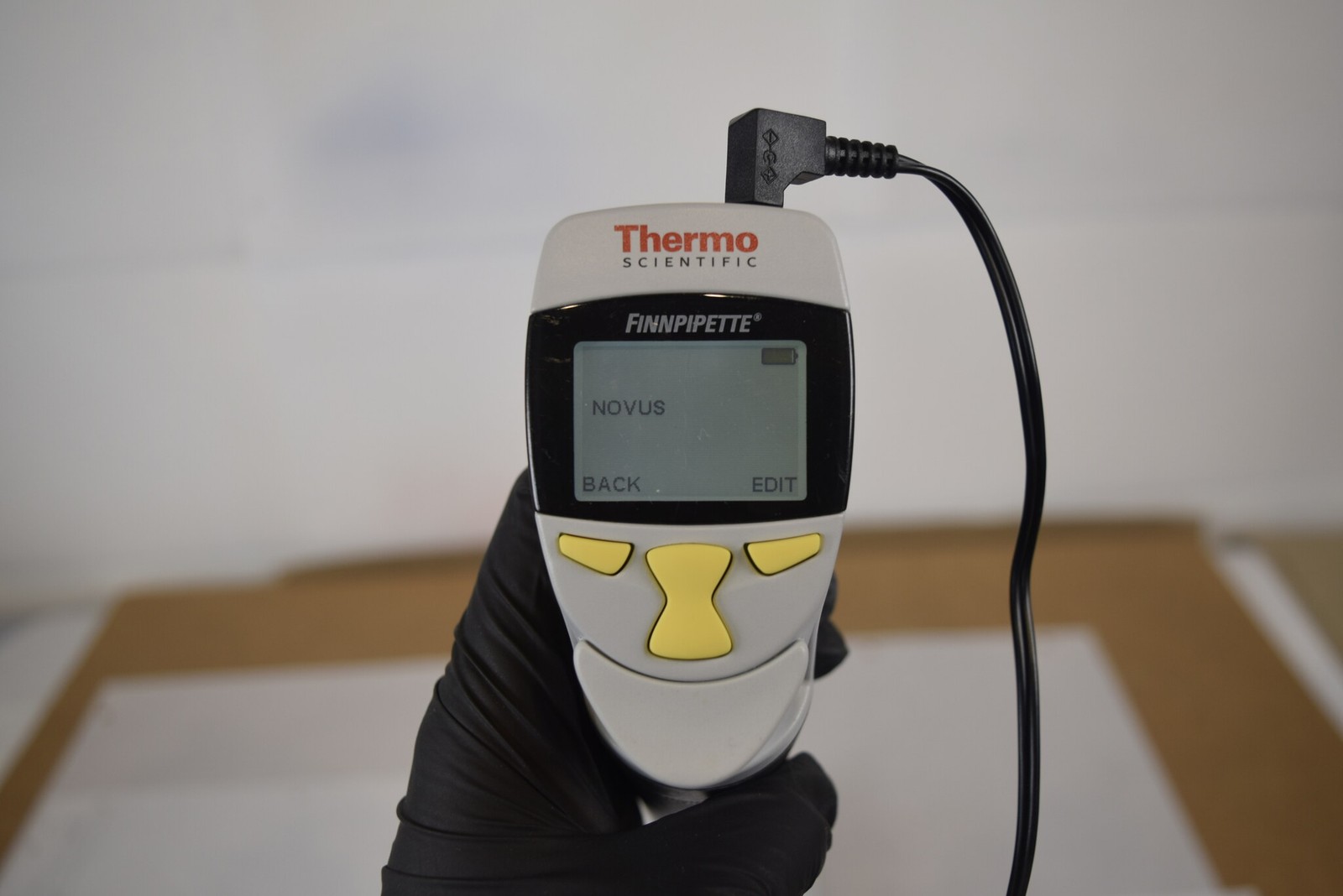 Thermo Finnpipette Novus 10-100uL Single Channel Electronic Pipette + Charger