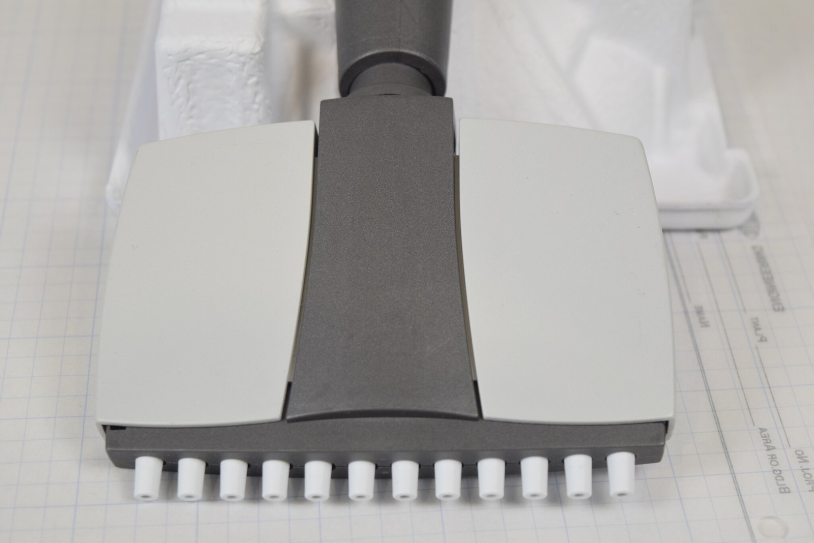 Thermo Finnpipette Novus 12-Channel 30-300uL Electronic Pipette + Charger