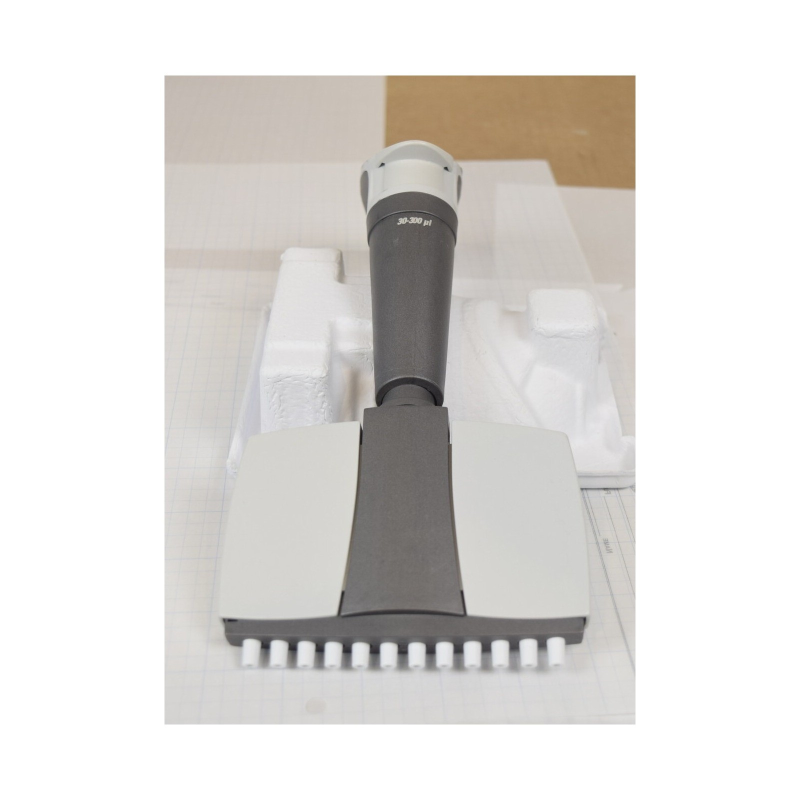 Thermo Finnpipette Novus 12-Channel 30-300uL Electronic Pipette + Charger