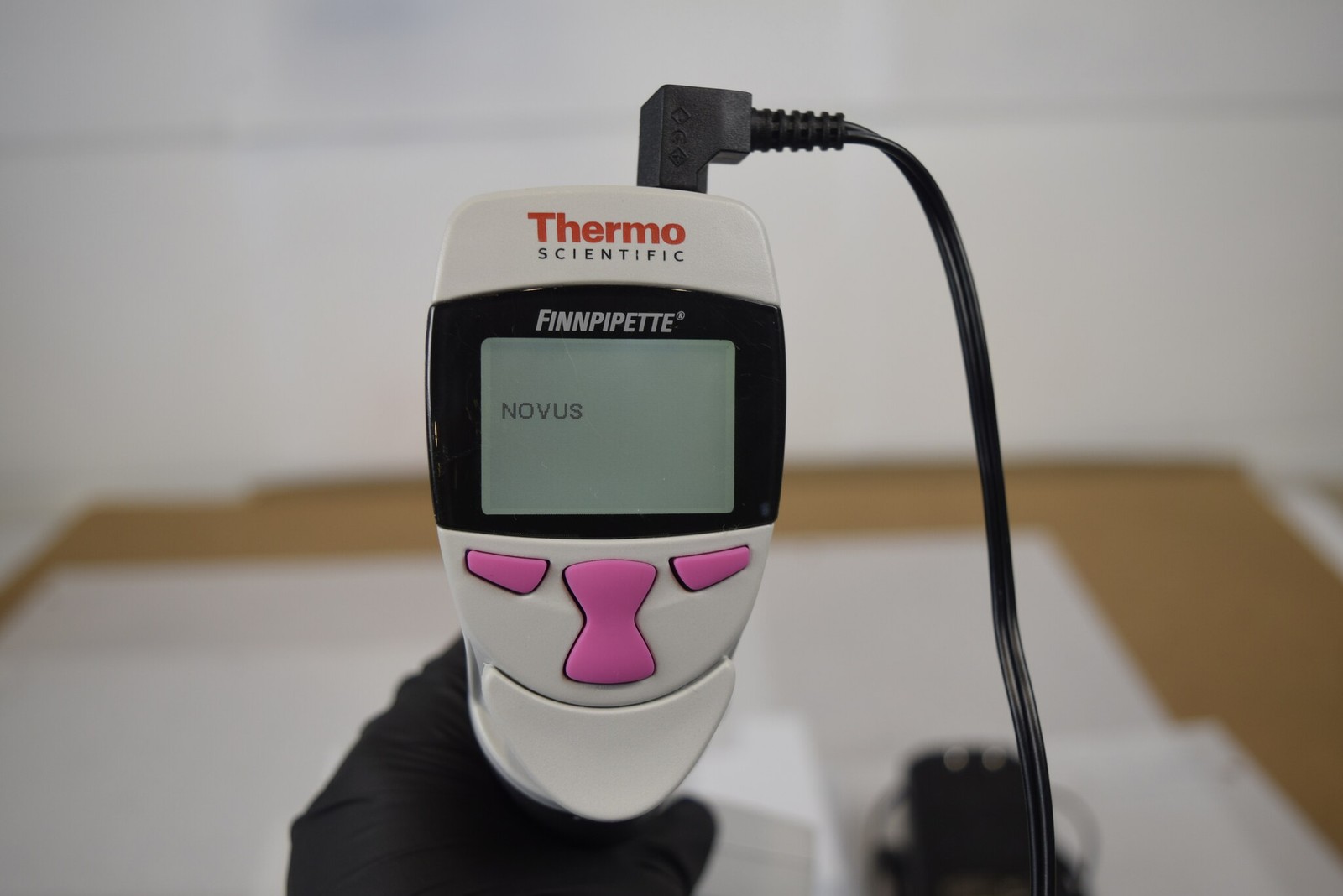 Thermo Finnpipette Novus 12-Channel 1-10uL Electronic Pipette + Charger
