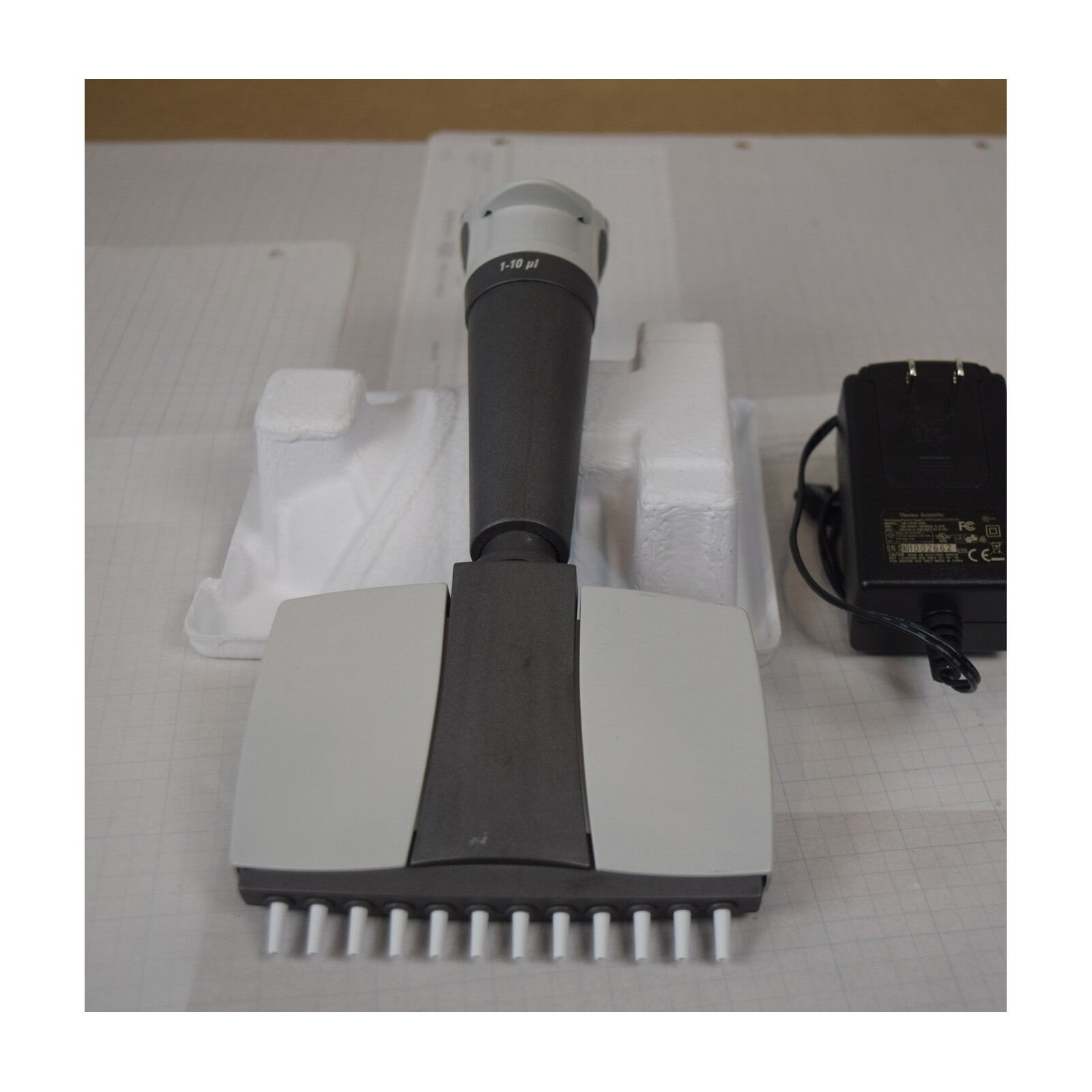 Thermo Finnpipette Novus 12-Channel 1-10uL Electronic Pipette + Charger