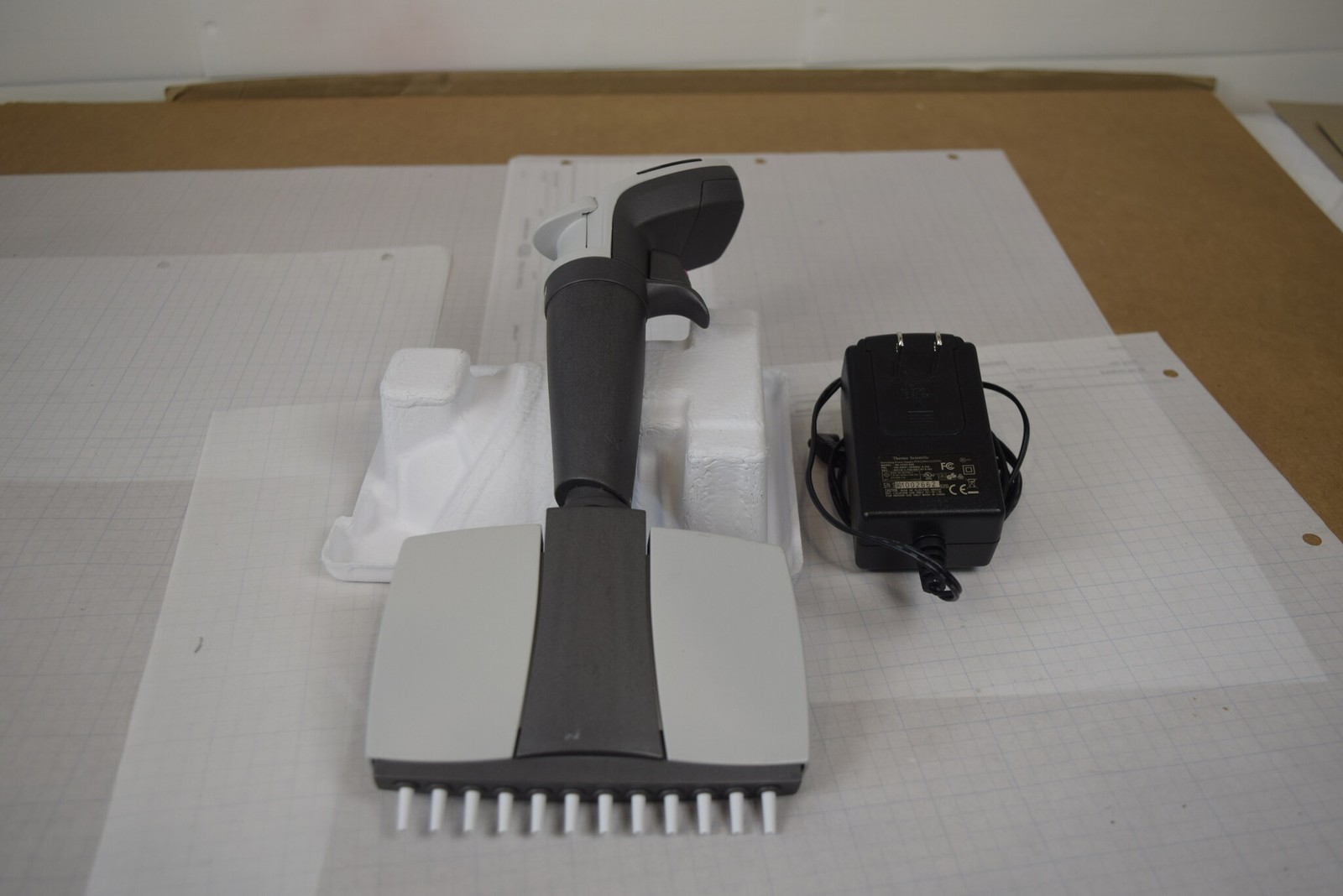 Thermo Finnpipette Novus 12-Channel 1-10uL Electronic Pipette + Charger