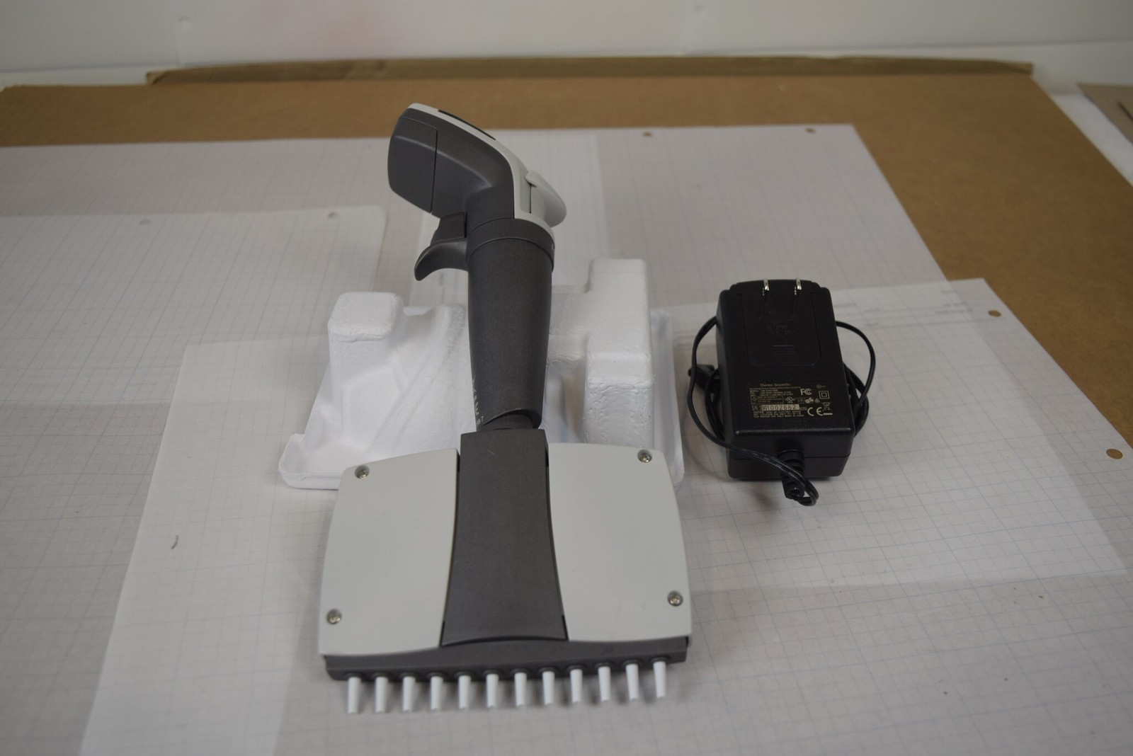 Thermo Finnpipette Novus 12-Channel 1-10uL Electronic Pipette + Charger