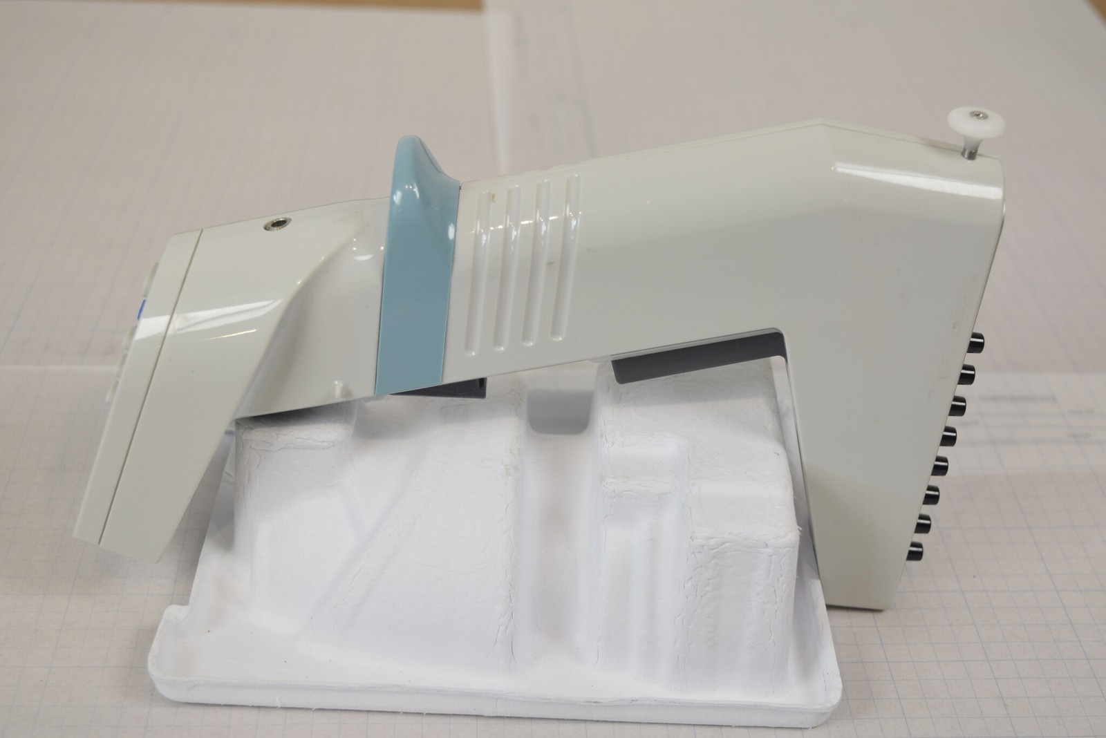 Thermo Matrix 8-Channel 250uL Adjustable Spacing Electronic Pipette + Charger