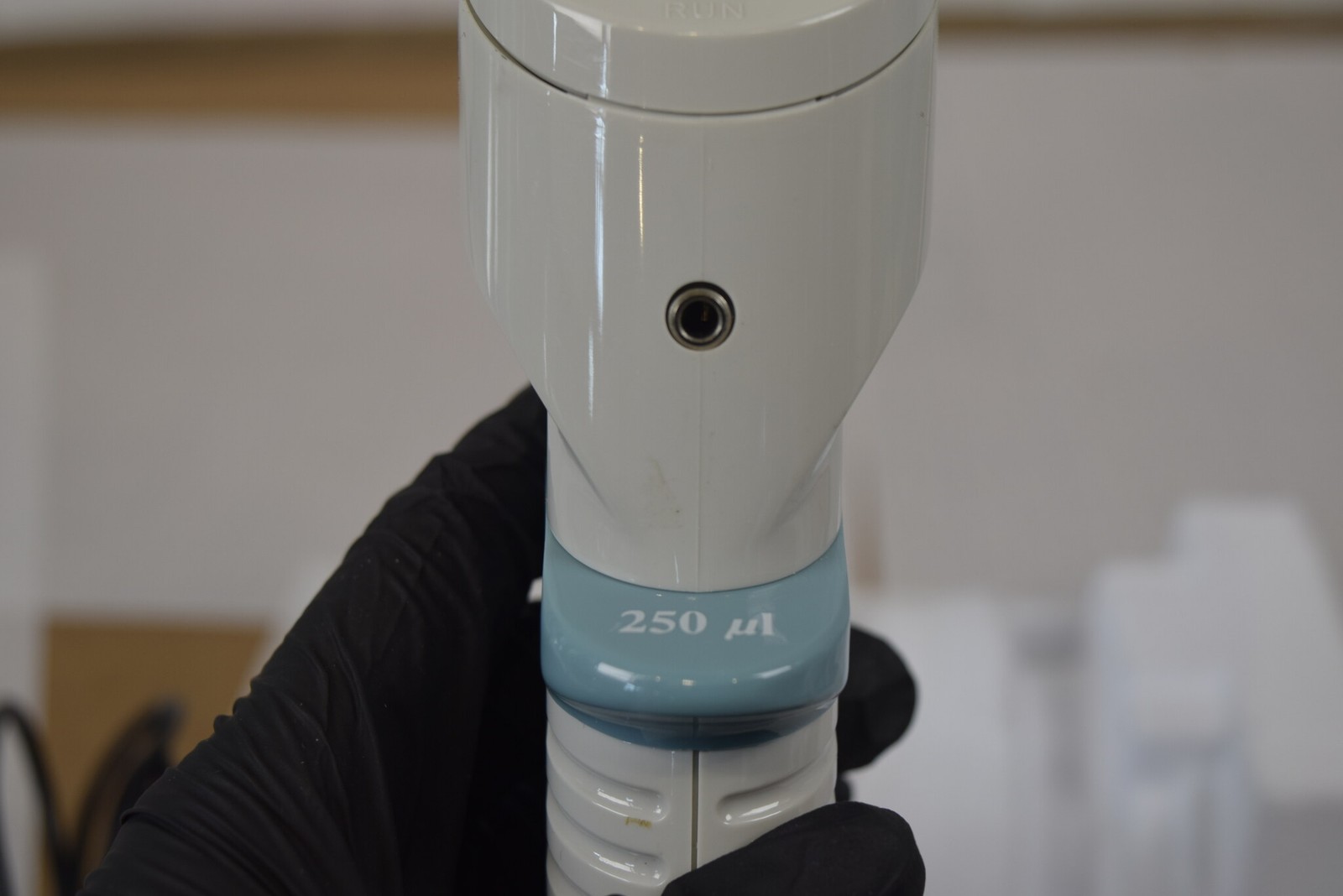 Thermo Matrix 8-Channel 250uL Adjustable Spacing Electronic Pipette + Charger