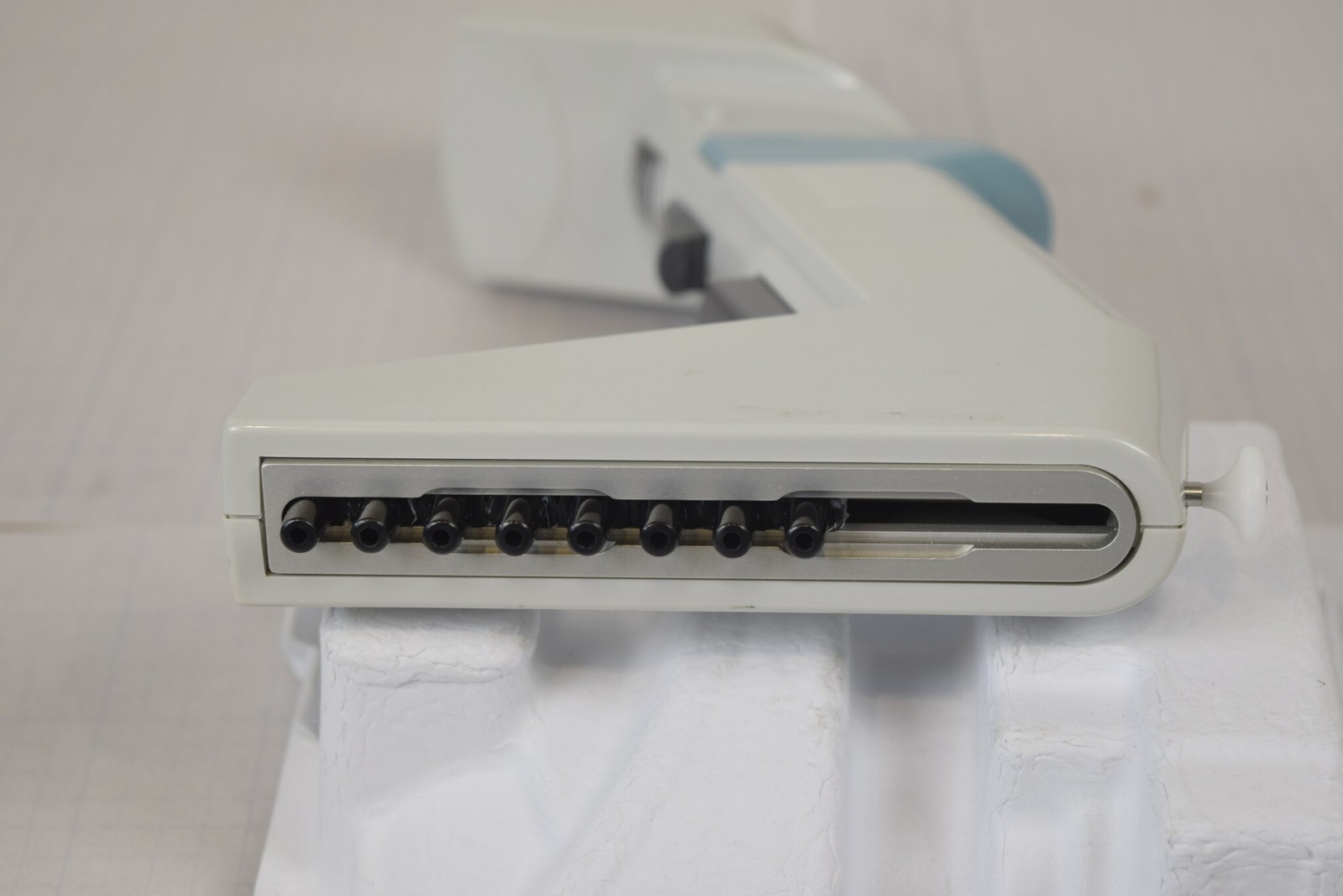 Thermo Matrix 8-Channel 250uL Adjustable Spacing Electronic Pipette + Charger