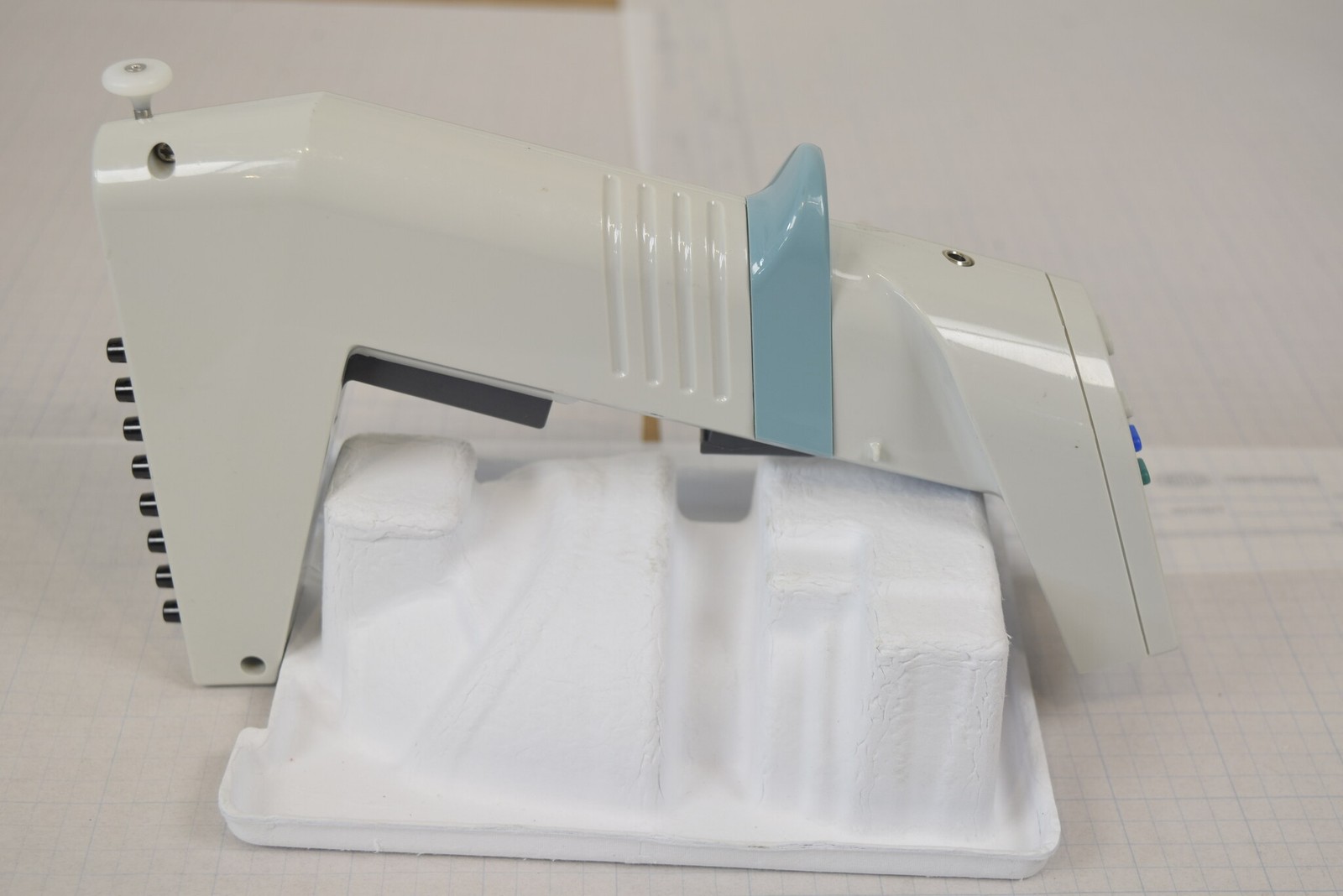 Thermo Matrix 8-Channel 250uL Adjustable Spacing Electronic Pipette + Charger