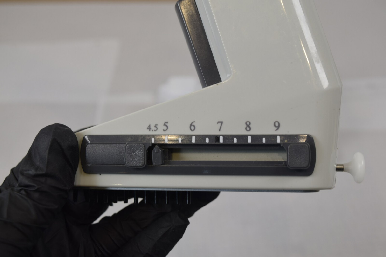 Thermo Matrix 12-Channel 30uL Adjustable Spacing Pipette - Needs 1 Battery Cell