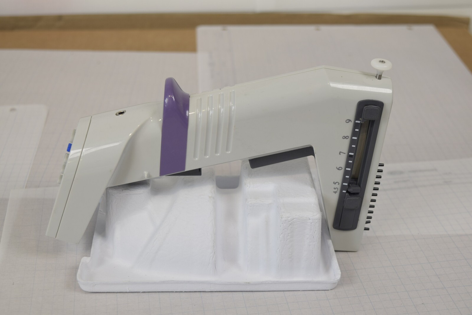 Thermo Matrix 12-Channel 30uL Adjustable Spacing Pipette - Needs 1 Battery Cell