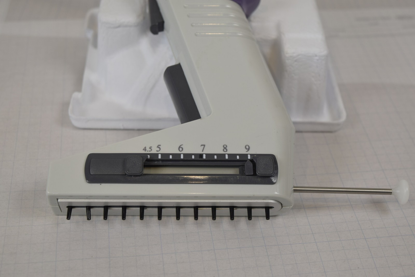 Thermo Matrix 12-Channel 30uL Adjustable Spacing Pipette - Needs 1 Battery Cell