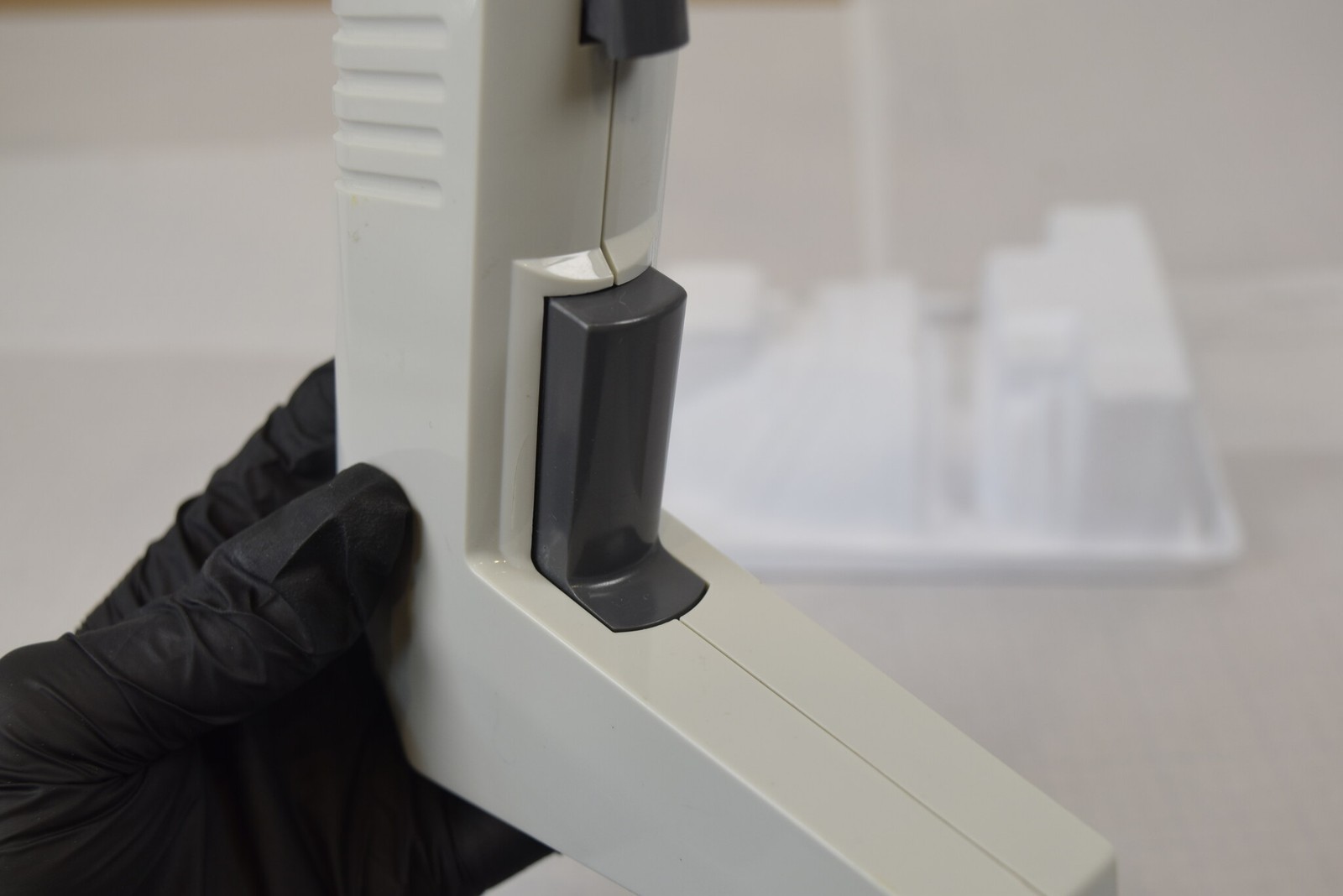 Thermo Matrix 12-Channel 30uL Adjustable Spacing Pipette - Needs 1 Battery Cell