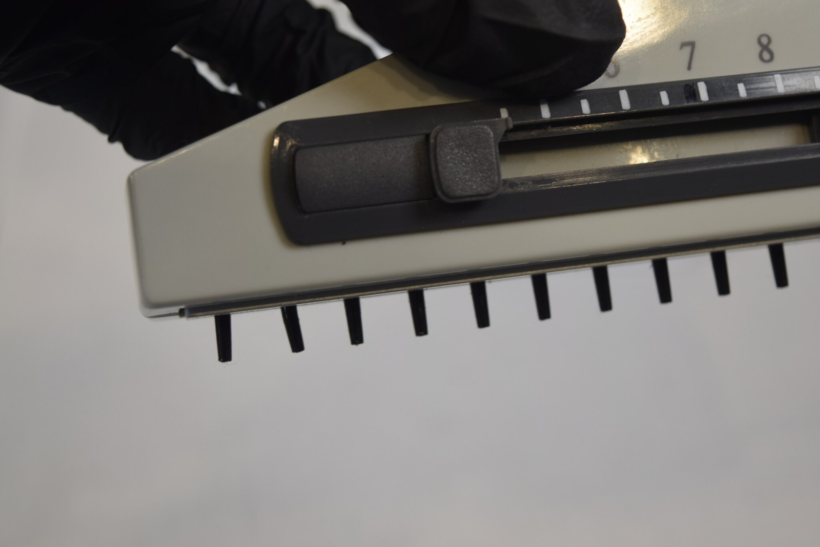 Thermo Matrix 12-Channel 30uL Adjustable Spacing Pipette - Needs 1 Battery Cell
