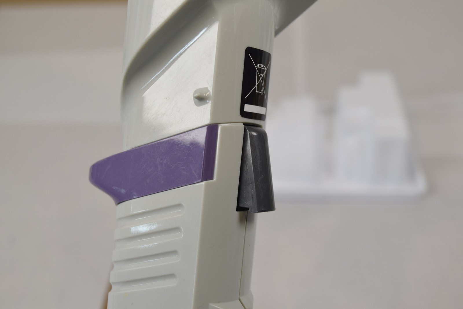 Thermo Matrix 12-Channel 30uL Adjustable Spacing Pipette - Needs 1 Battery Cell