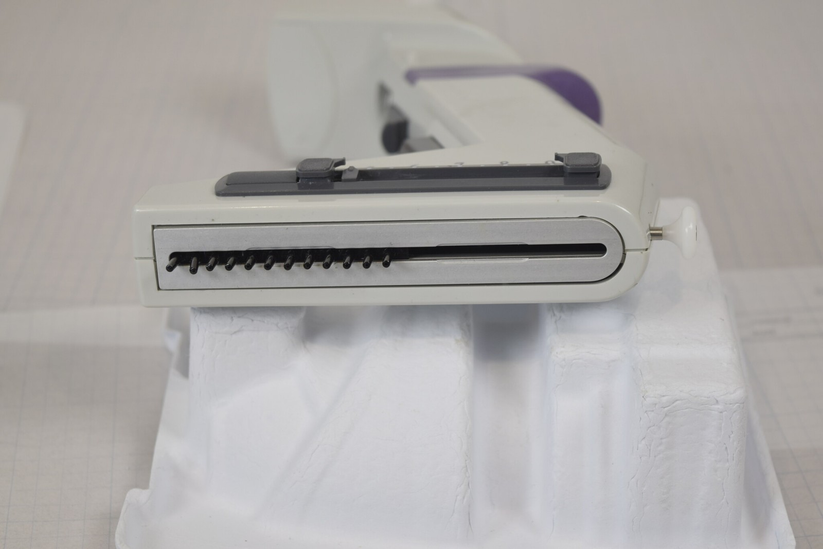 Thermo Matrix 12-Channel 30uL Adjustable Spacing Pipette - Needs 1 Battery Cell