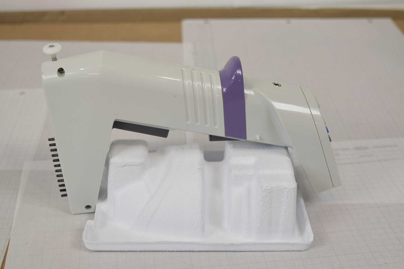 Thermo Matrix 12-Channel 30uL Adjustable Spacing Pipette - Needs 1 Battery Cell