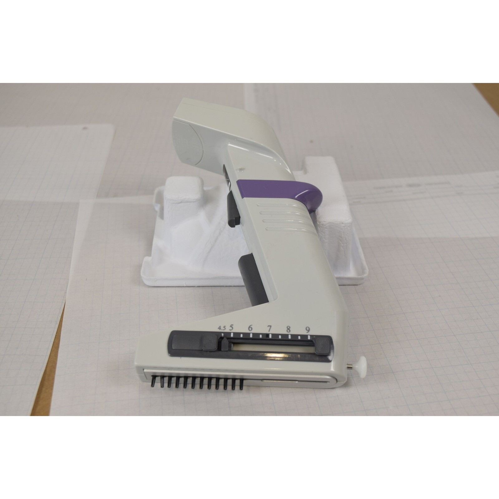 Thermo Matrix 12-Channel 30uL Adjustable Spacing Pipette - Needs 1 Battery Cell