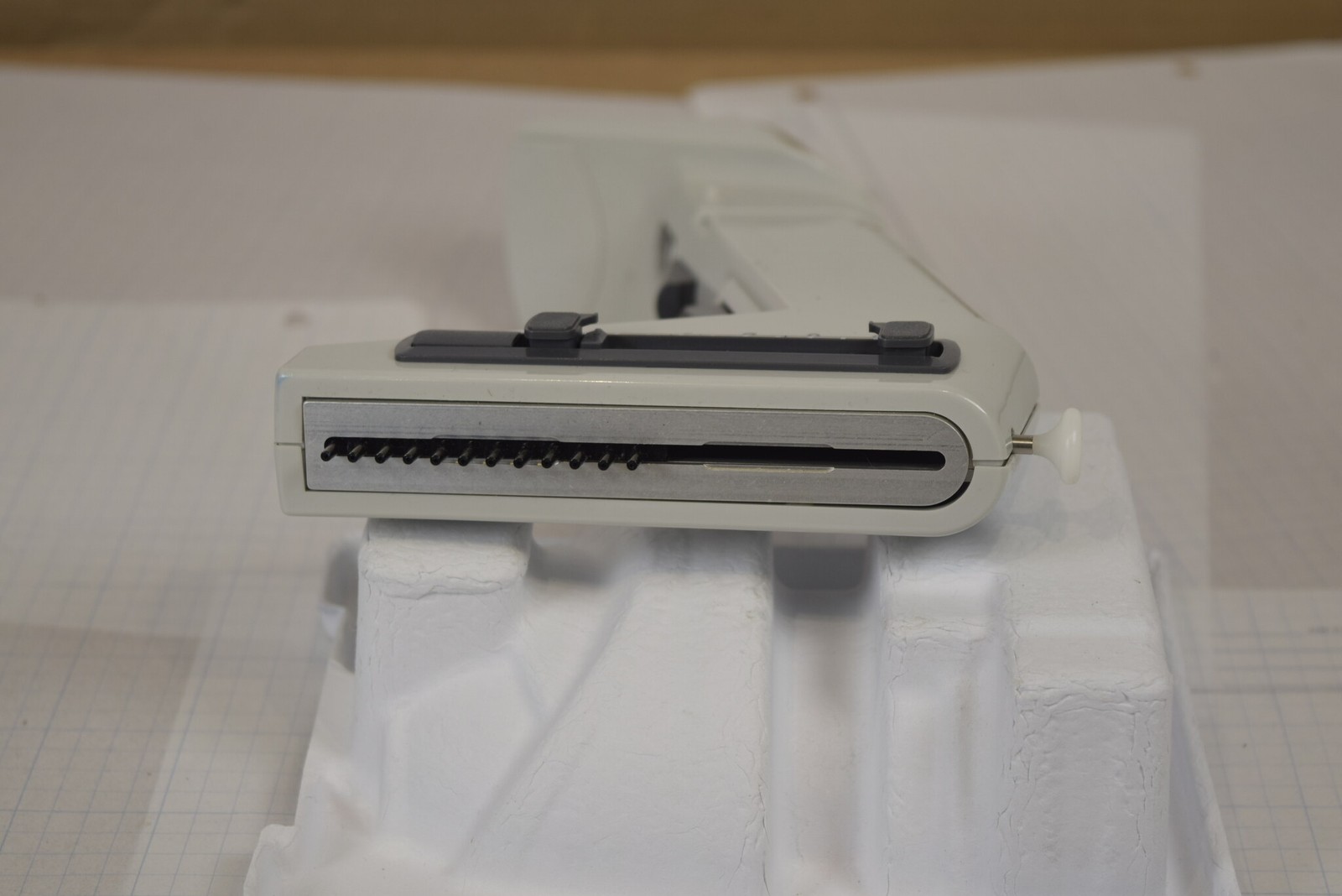 Thermo Matrix 12-Channel 30uL Adjustable Spacing Pipette - Tested, No Charger