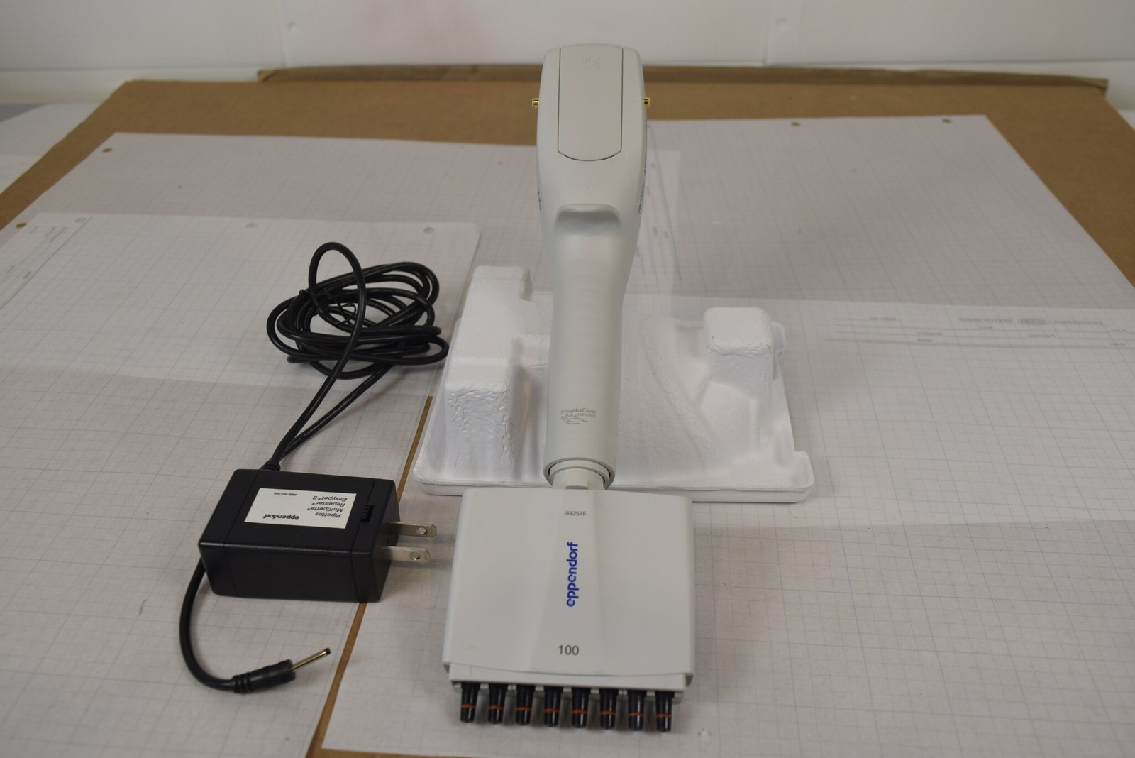 Eppendorf Xplorer 8-Channel 5-100uL Electronic Pipette - Tested, w/ Charger