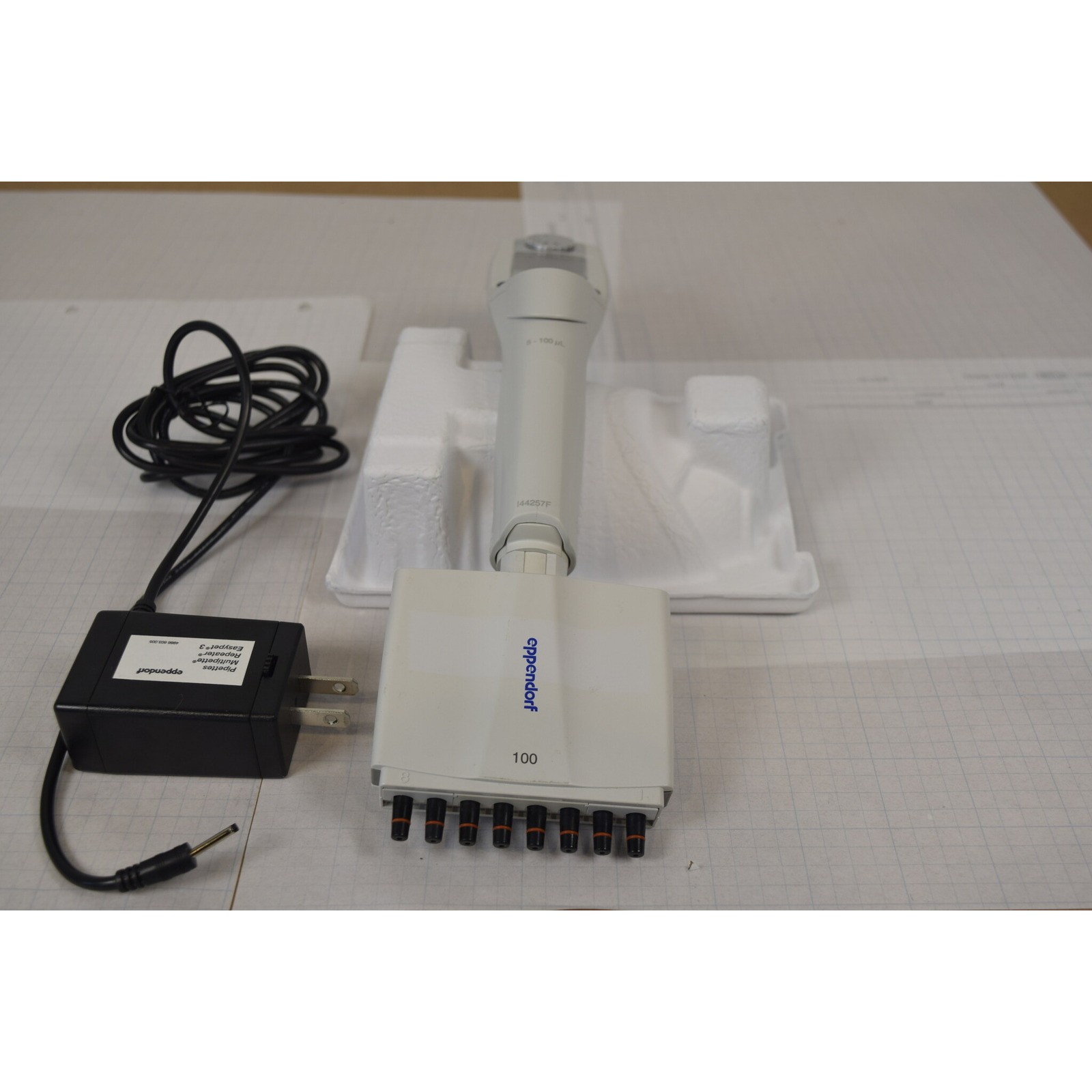 Eppendorf Xplorer 8-Channel 5-100uL Electronic Pipette - Tested, w/ Charger