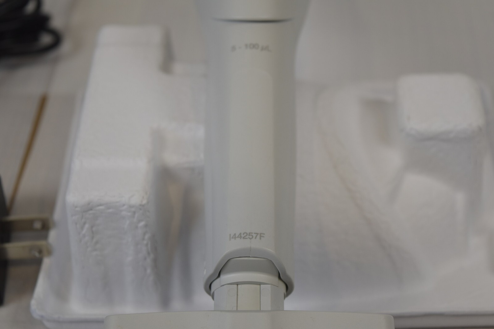 Eppendorf Xplorer 8-Channel 5-100uL Electronic Pipette - Tested, w/ Charger