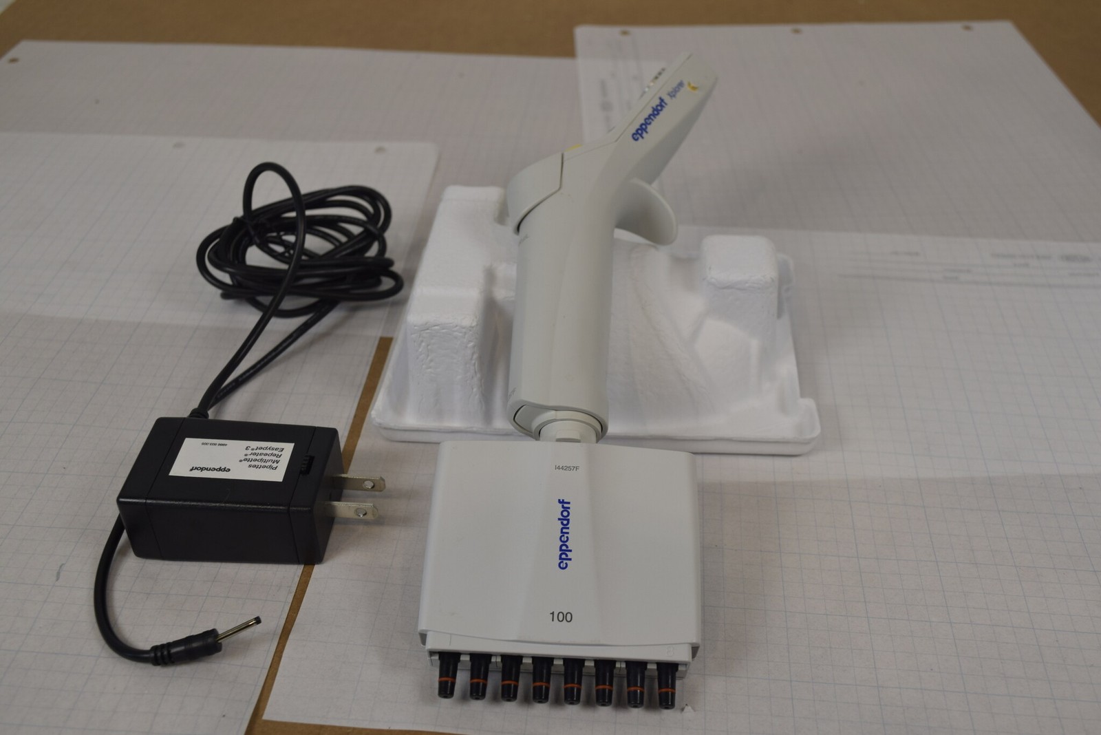 Eppendorf Xplorer 8-Channel 5-100uL Electronic Pipette - Tested, w/ Charger
