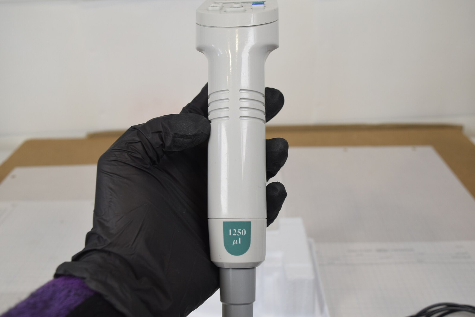 Thermo Matrix 1250uL Single Channel Electronic Pipette - For Parts, Battery Dead